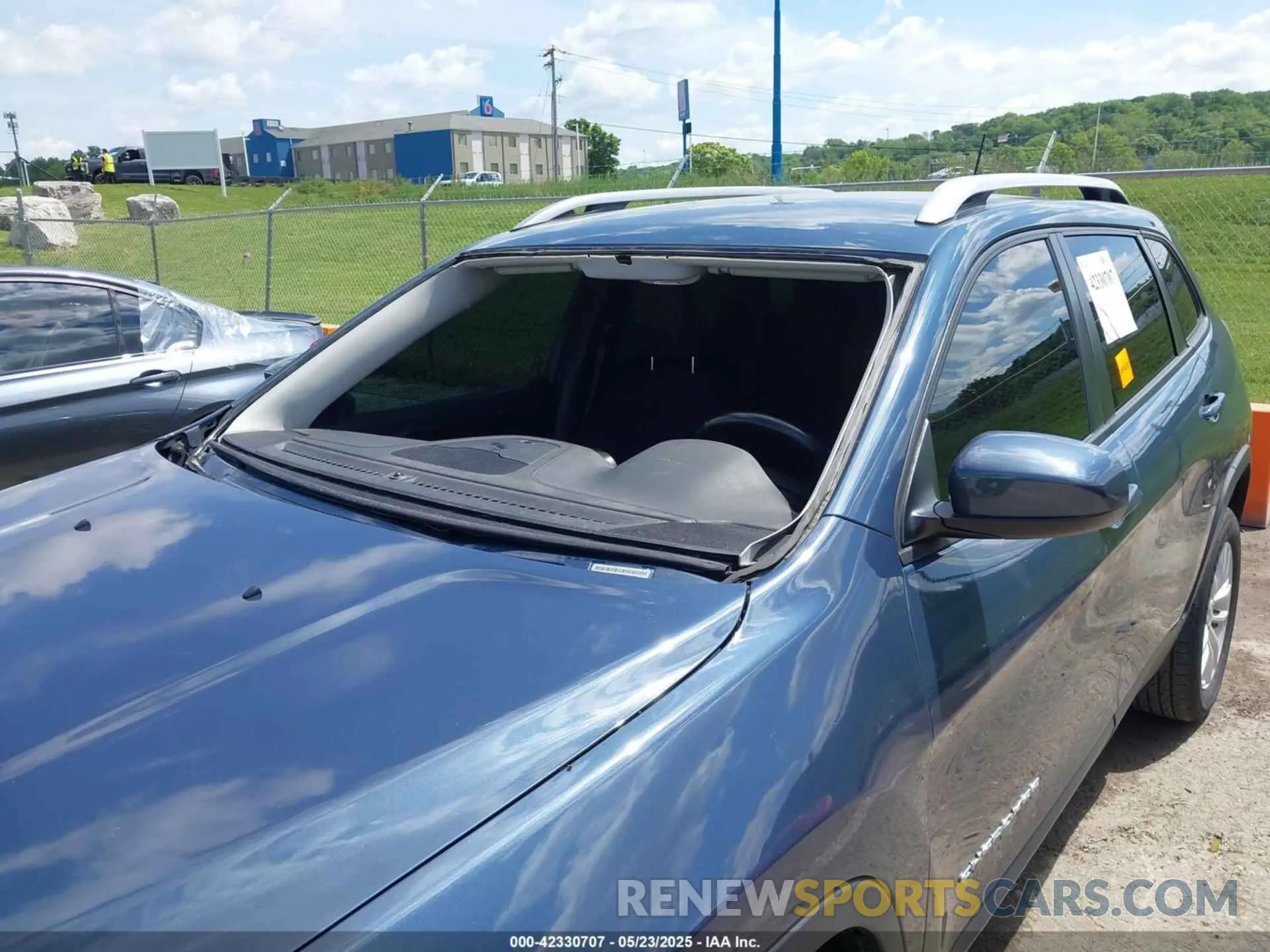 6 Photograph of a damaged car 1C4PJLCB7LD645140 JEEP CHEROKEE 2020