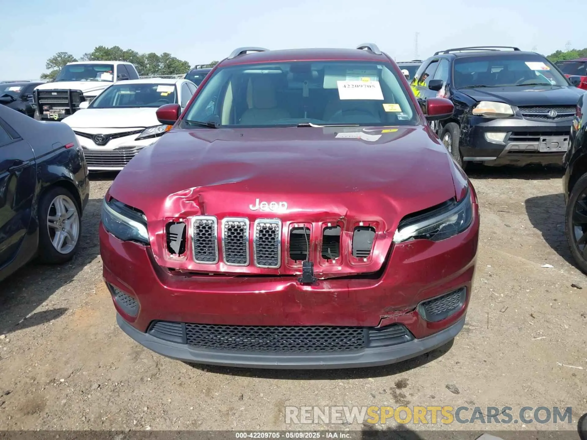 12 Photograph of a damaged car 1C4PJLCB8LD525301 JEEP CHEROKEE 2020