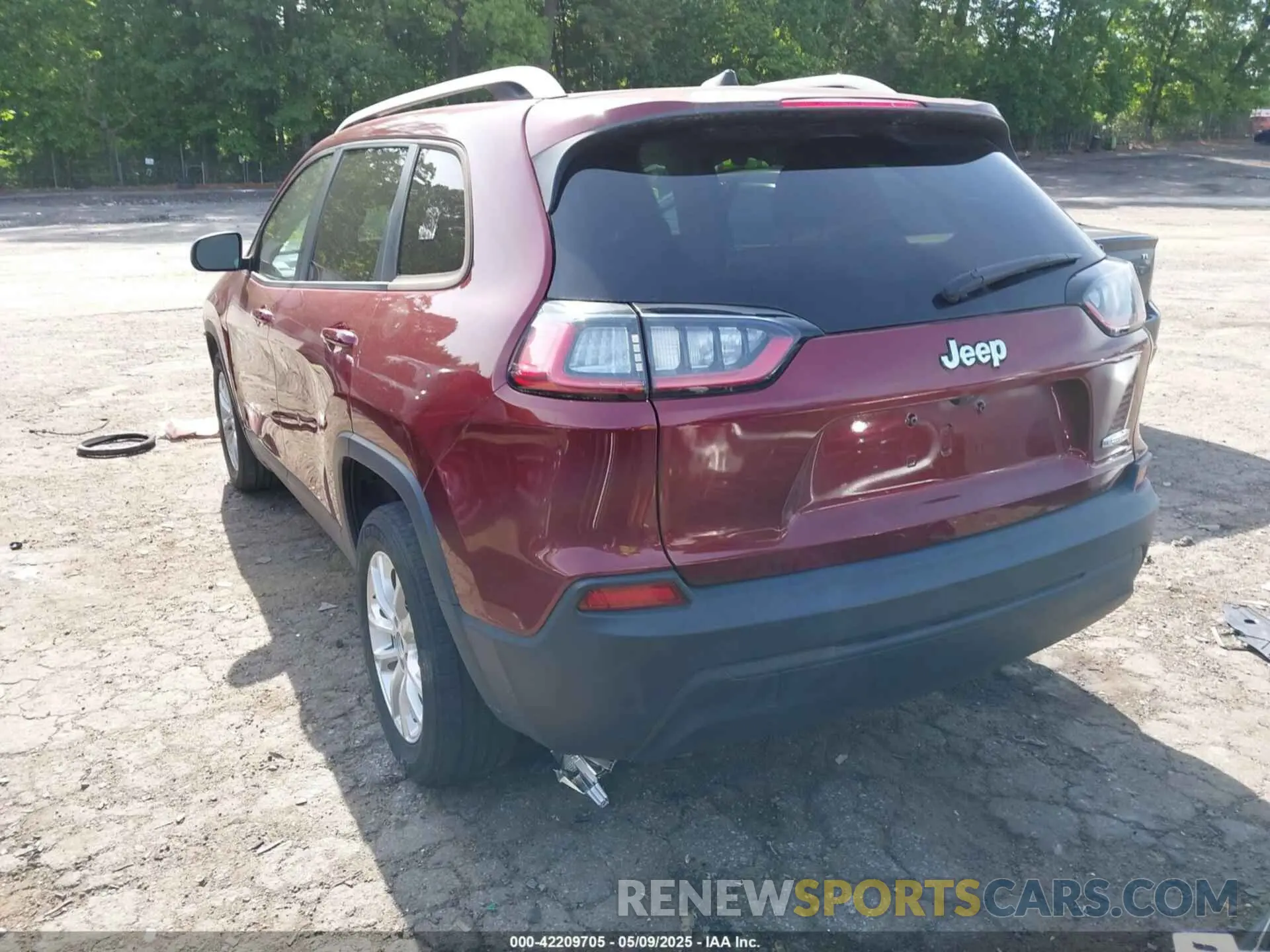 3 Photograph of a damaged car 1C4PJLCB8LD525301 JEEP CHEROKEE 2020