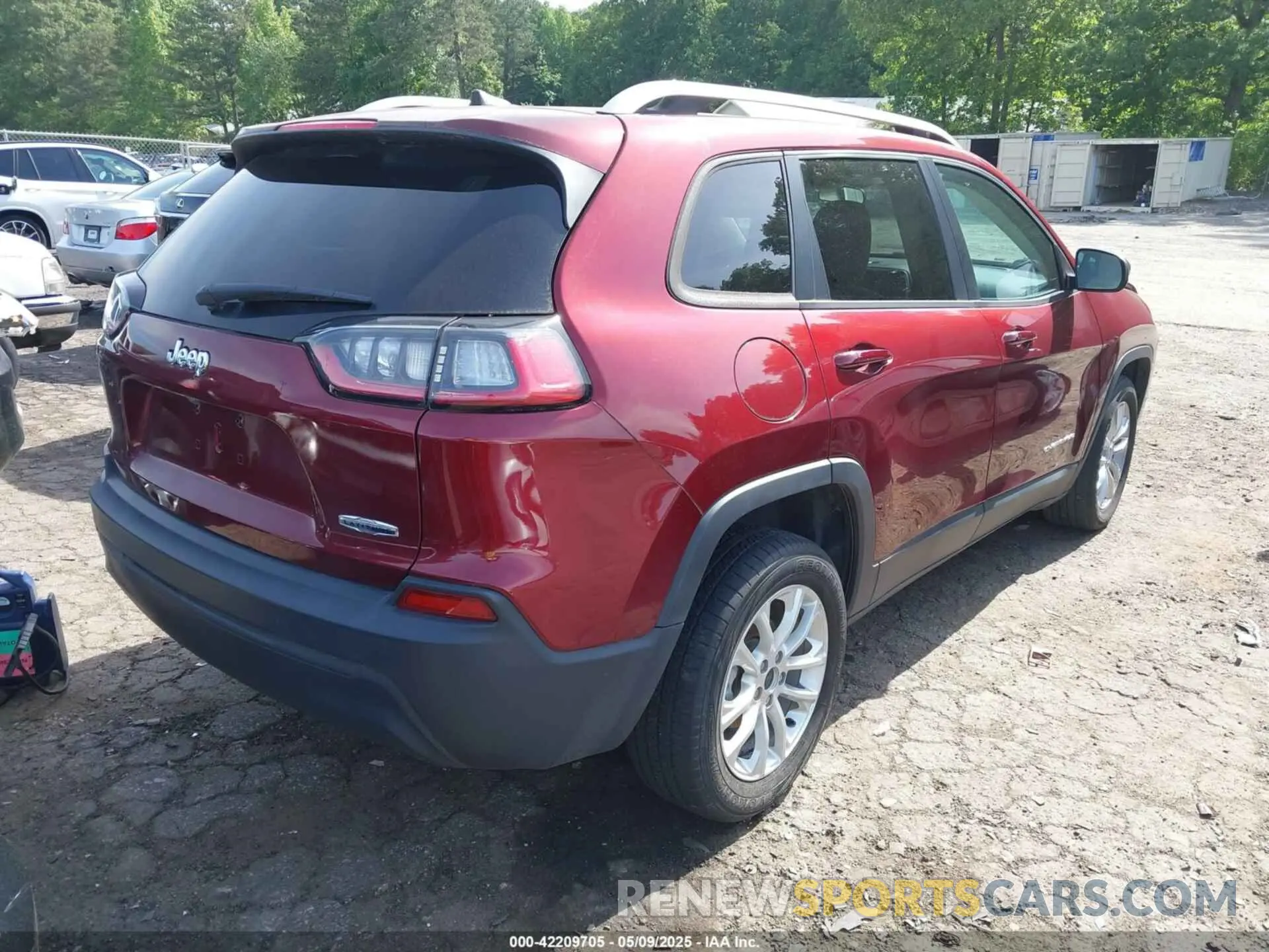 4 Photograph of a damaged car 1C4PJLCB8LD525301 JEEP CHEROKEE 2020