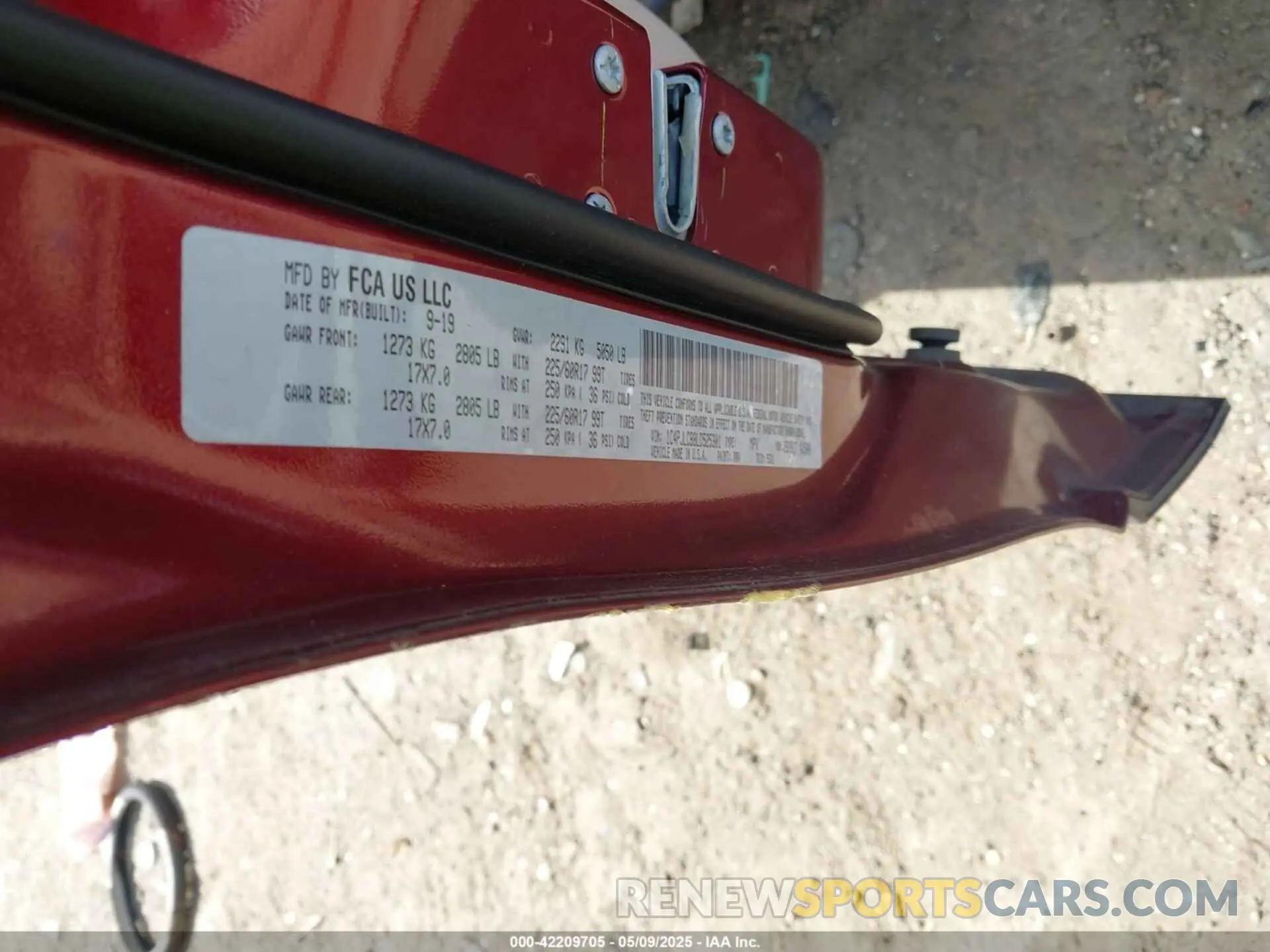 9 Photograph of a damaged car 1C4PJLCB8LD525301 JEEP CHEROKEE 2020