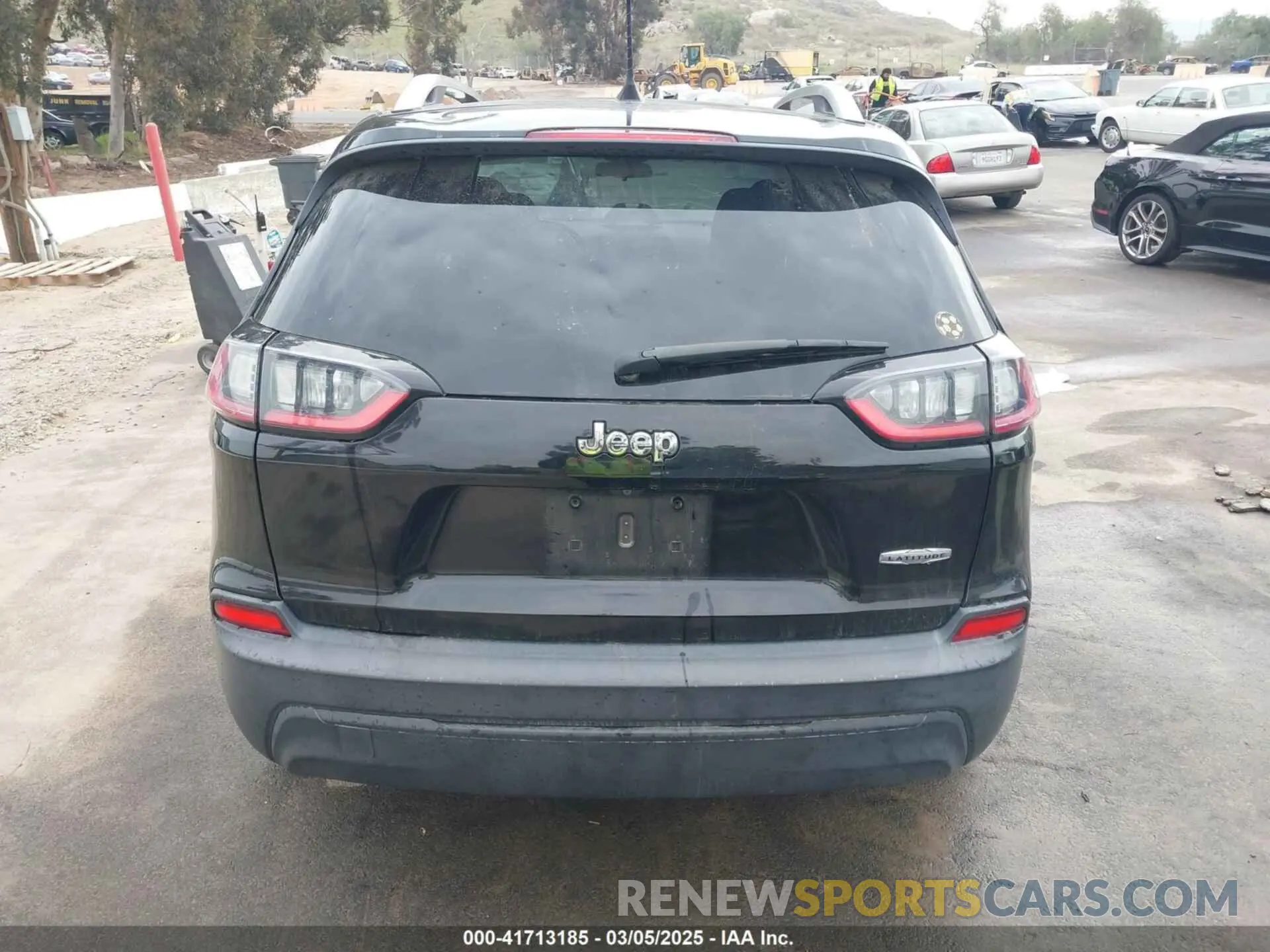 17 Photograph of a damaged car 1C4PJLCB8LD542454 JEEP CHEROKEE 2020