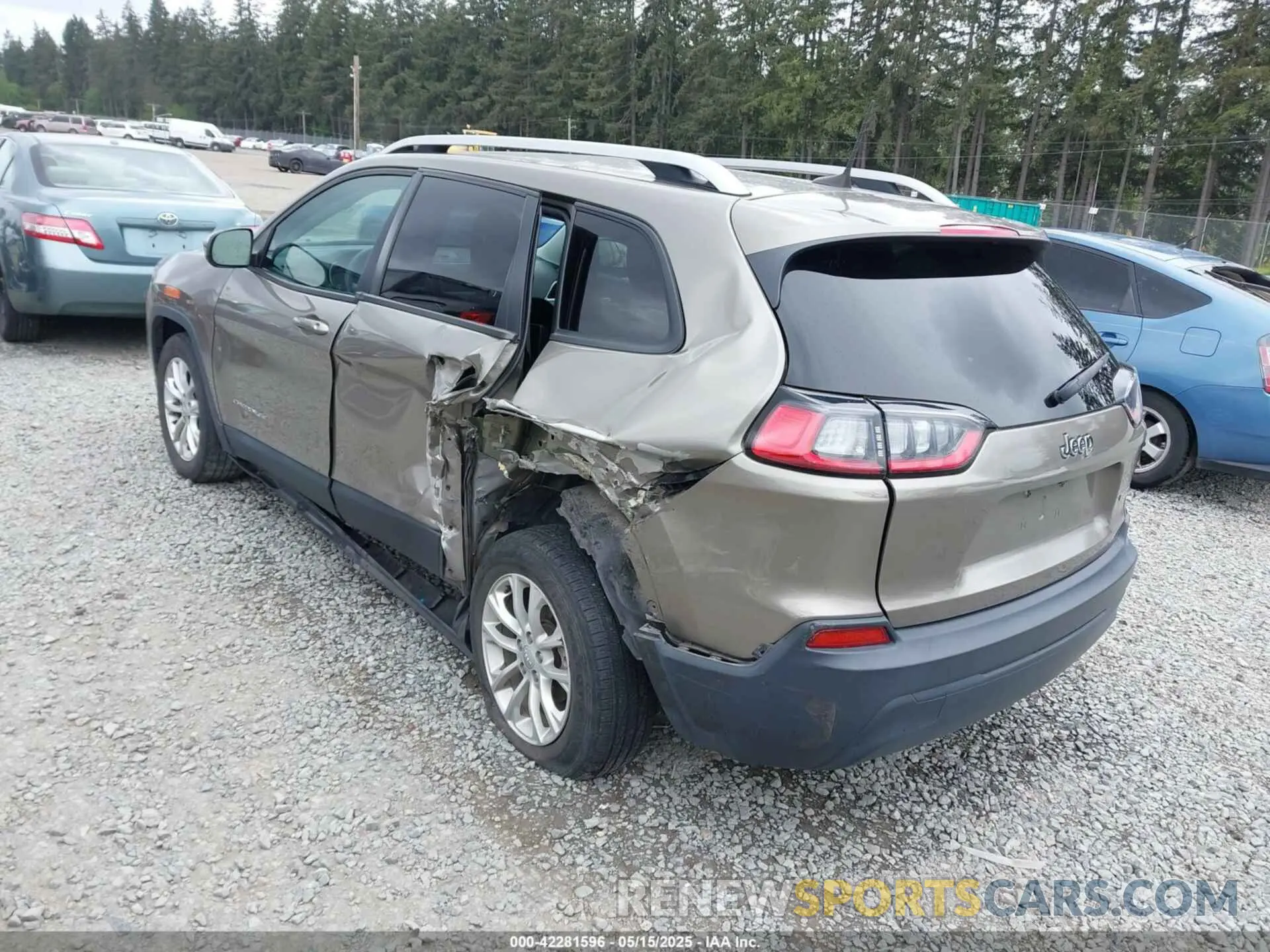 3 Photograph of a damaged car 1C4PJLCB8LD606699 JEEP CHEROKEE 2020