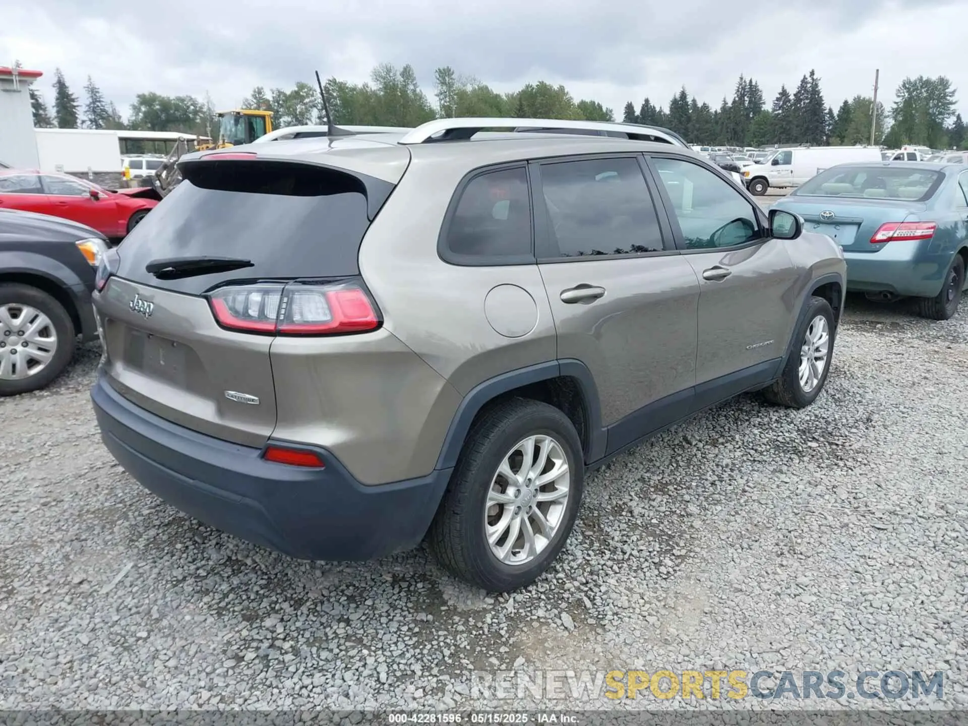 4 Photograph of a damaged car 1C4PJLCB8LD606699 JEEP CHEROKEE 2020