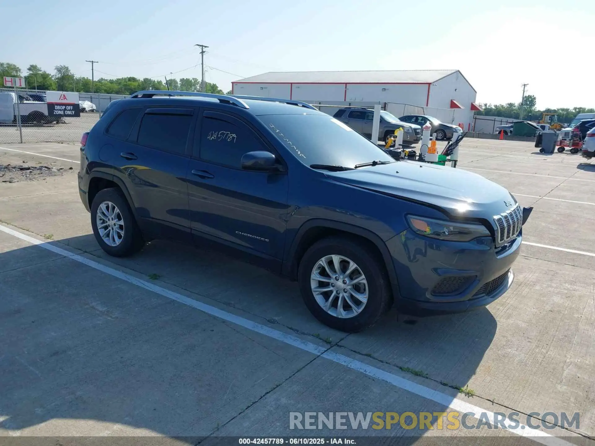 1 Photograph of a damaged car 1C4PJLCB9LD514811 JEEP CHEROKEE 2020