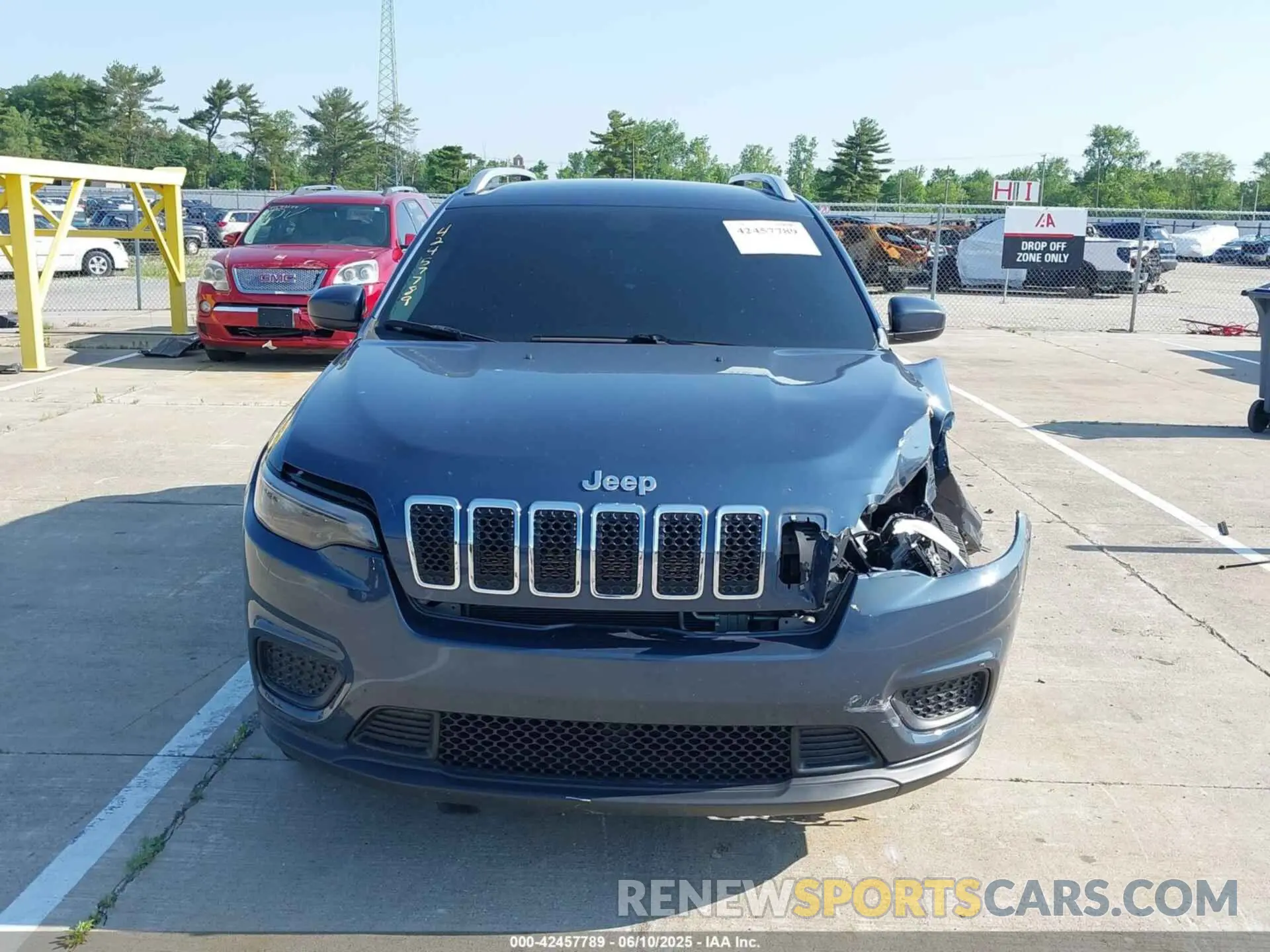12 Photograph of a damaged car 1C4PJLCB9LD514811 JEEP CHEROKEE 2020