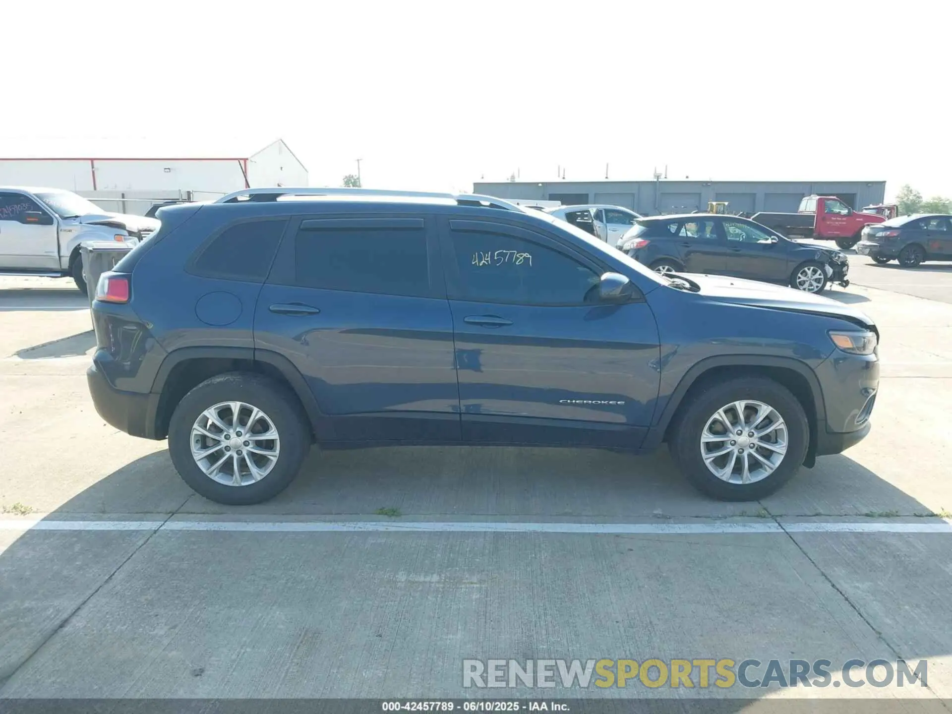13 Photograph of a damaged car 1C4PJLCB9LD514811 JEEP CHEROKEE 2020