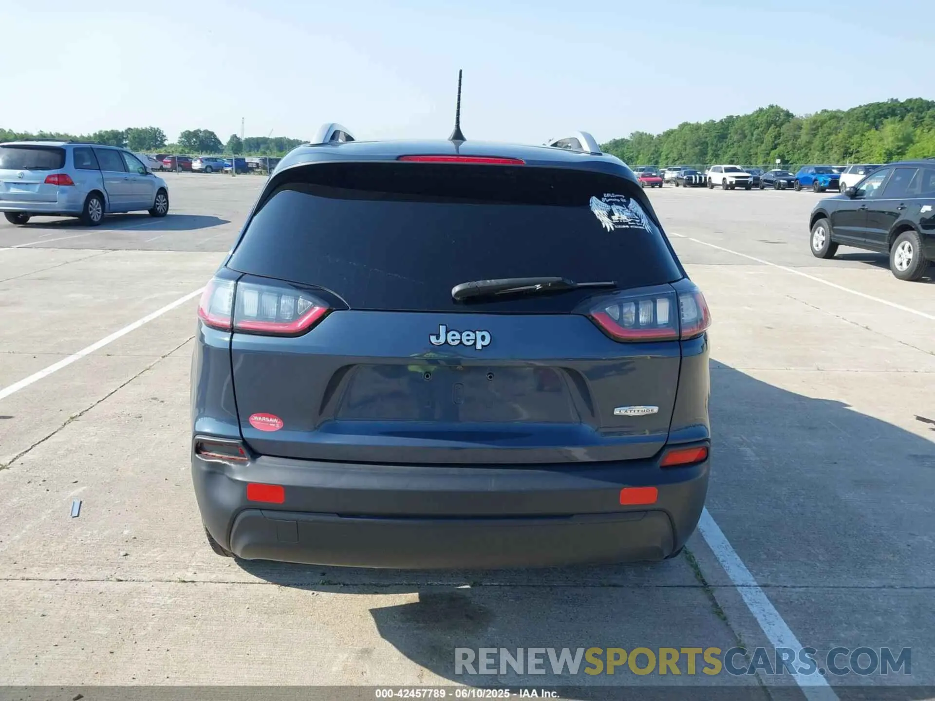 16 Photograph of a damaged car 1C4PJLCB9LD514811 JEEP CHEROKEE 2020