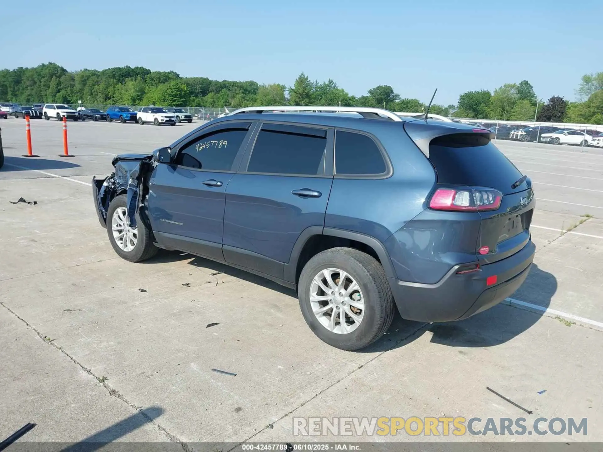 3 Photograph of a damaged car 1C4PJLCB9LD514811 JEEP CHEROKEE 2020