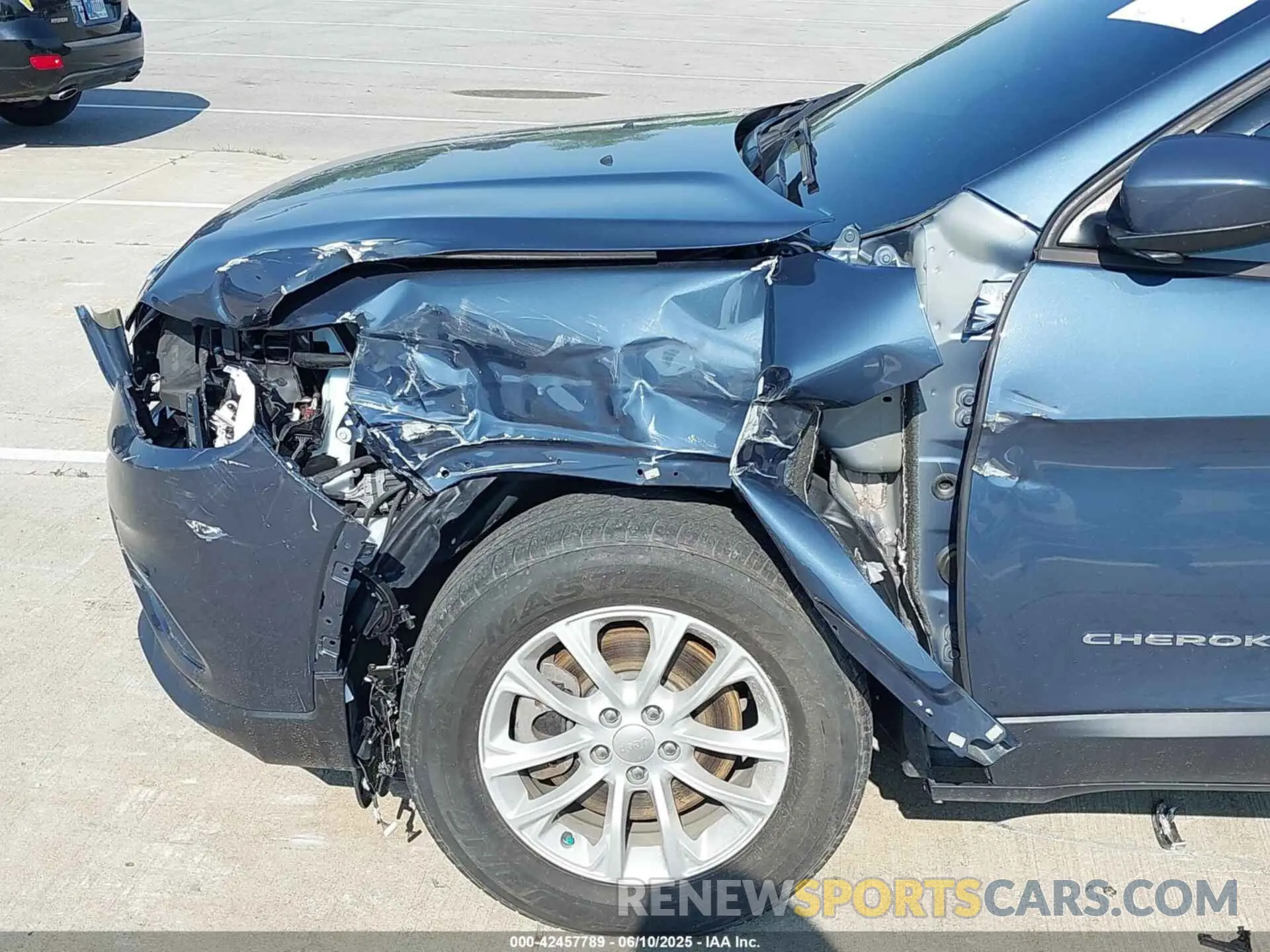 6 Photograph of a damaged car 1C4PJLCB9LD514811 JEEP CHEROKEE 2020
