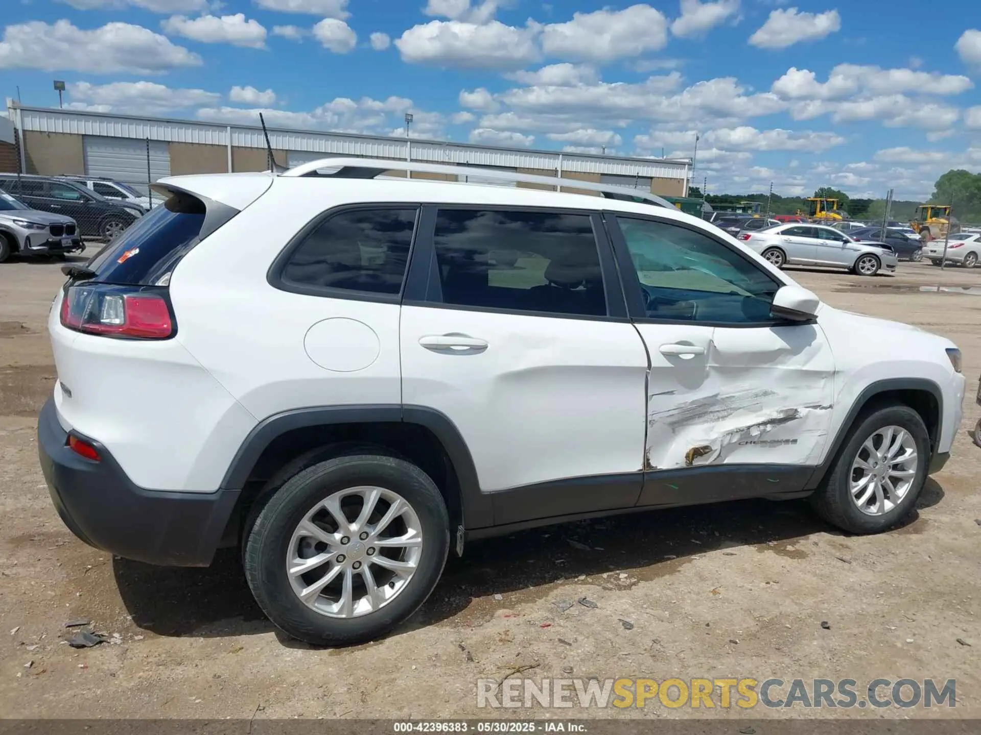 13 Photograph of a damaged car 1C4PJLCBXLD503722 JEEP CHEROKEE 2020