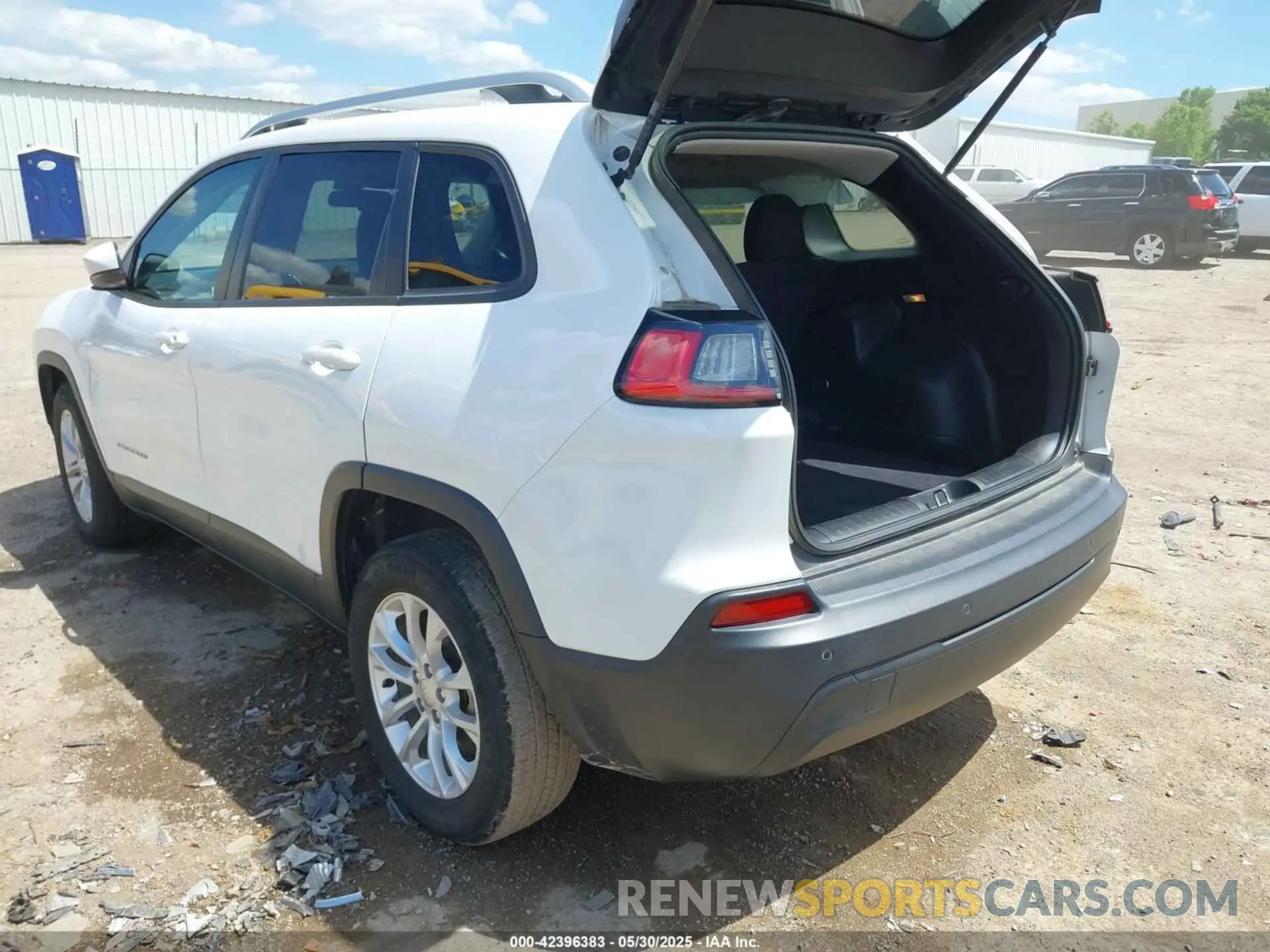 3 Photograph of a damaged car 1C4PJLCBXLD503722 JEEP CHEROKEE 2020