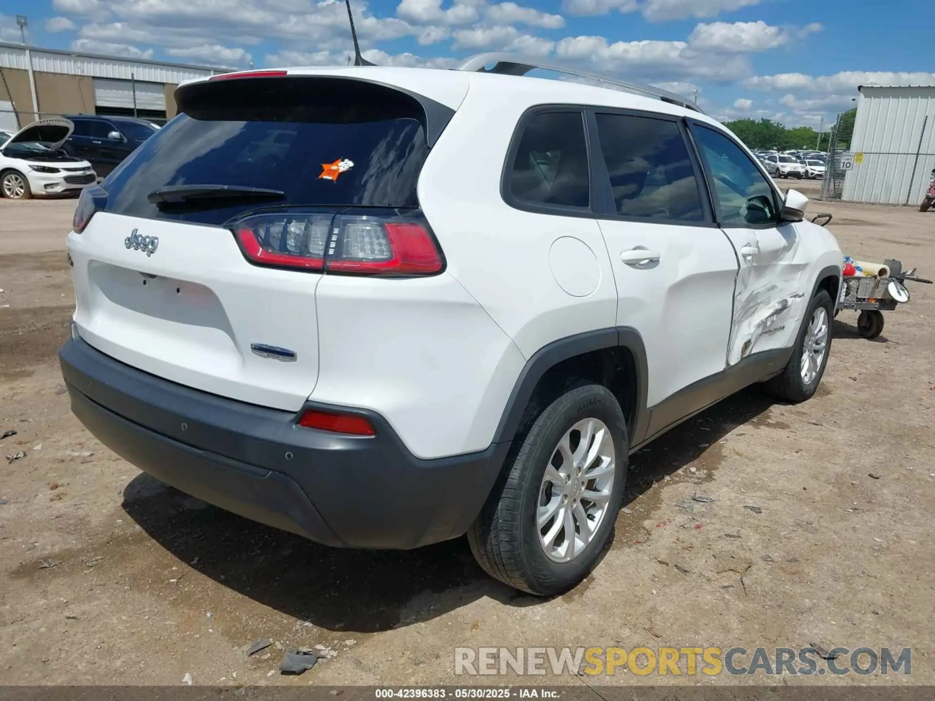 4 Photograph of a damaged car 1C4PJLCBXLD503722 JEEP CHEROKEE 2020
