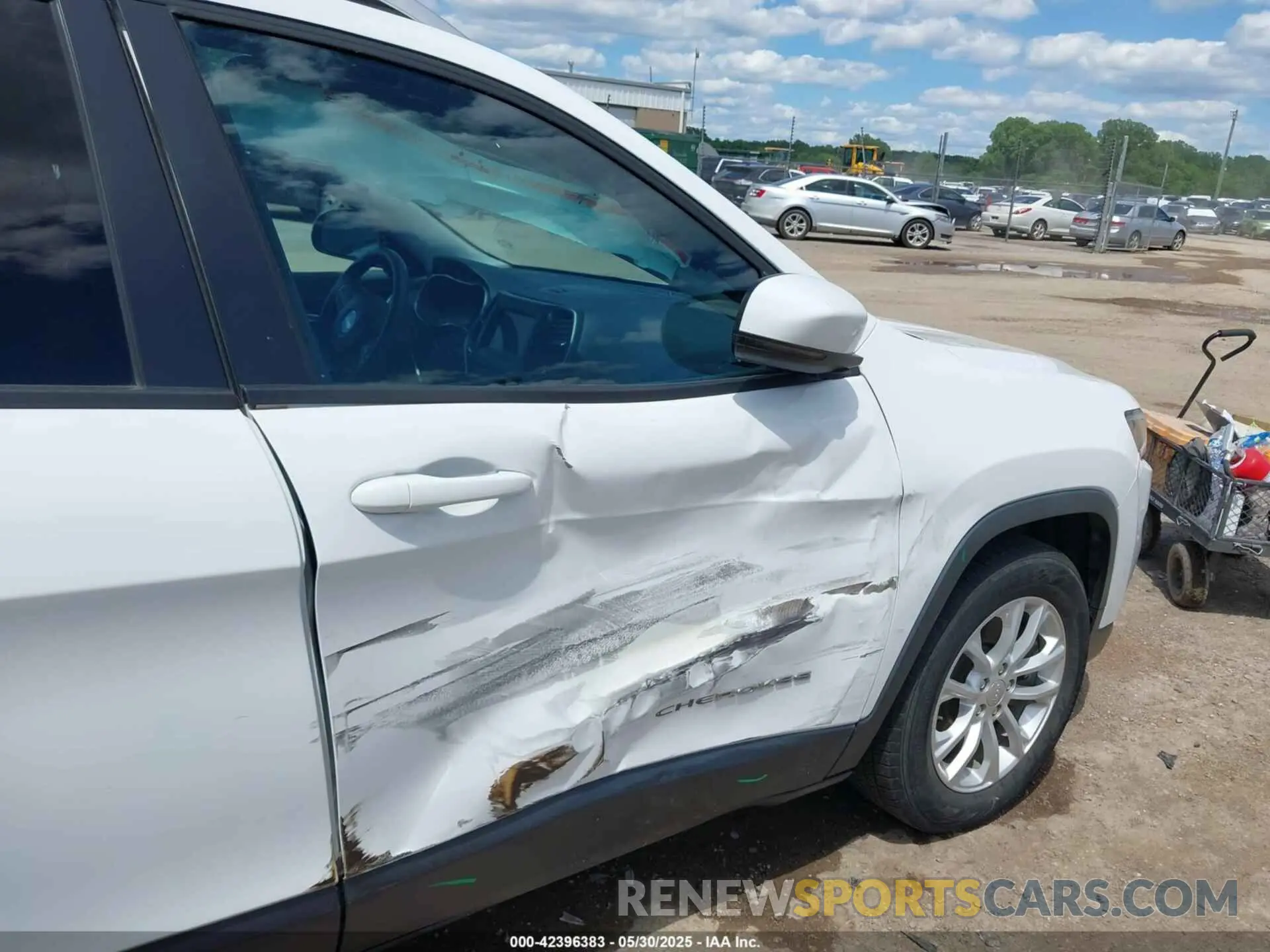 6 Photograph of a damaged car 1C4PJLCBXLD503722 JEEP CHEROKEE 2020