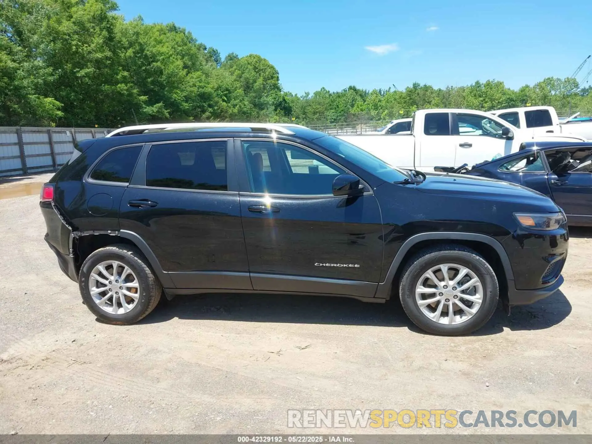 13 Photograph of a damaged car 1C4PJLCX1LD522106 JEEP CHEROKEE 2020