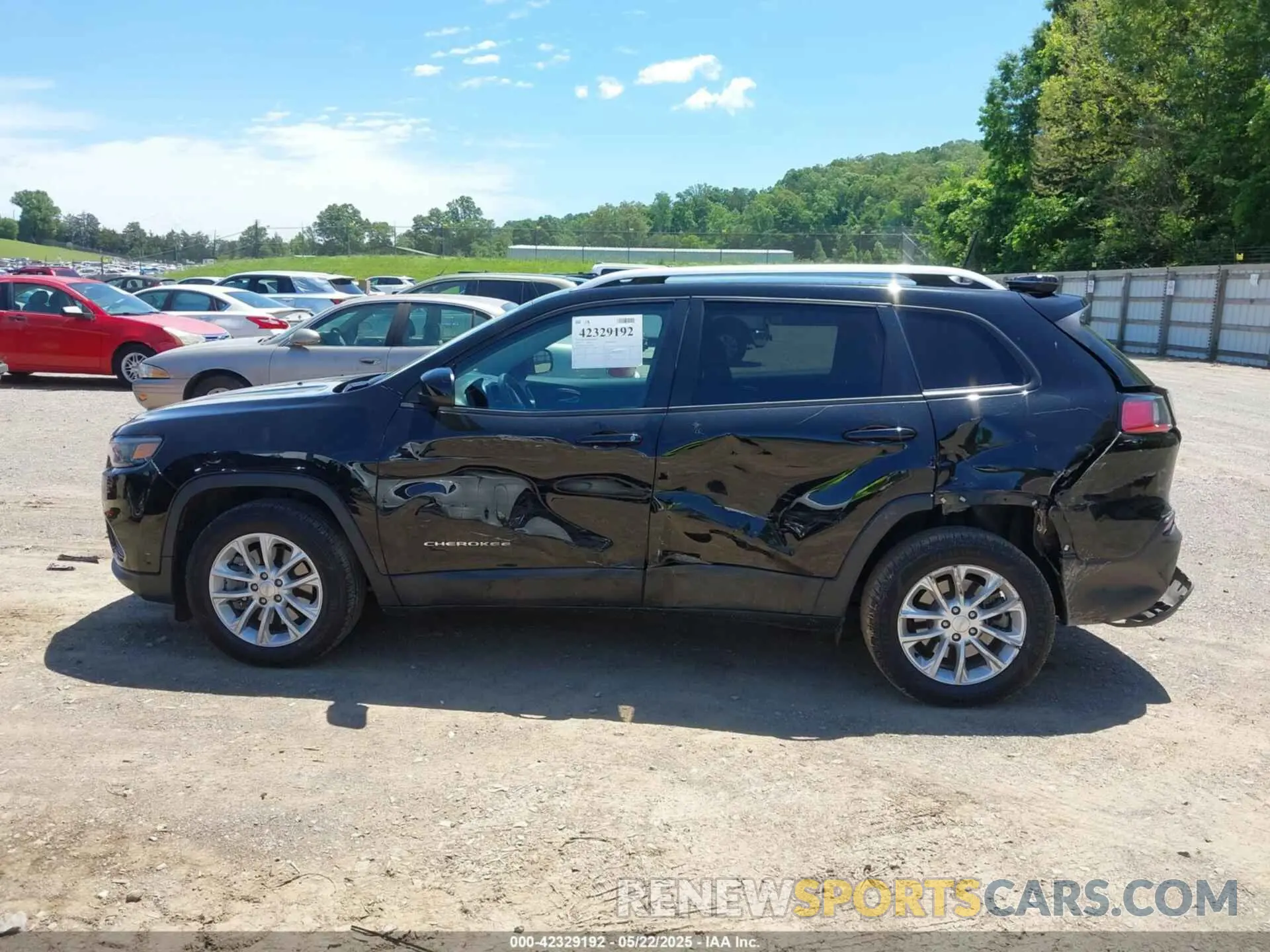 14 Photograph of a damaged car 1C4PJLCX1LD522106 JEEP CHEROKEE 2020