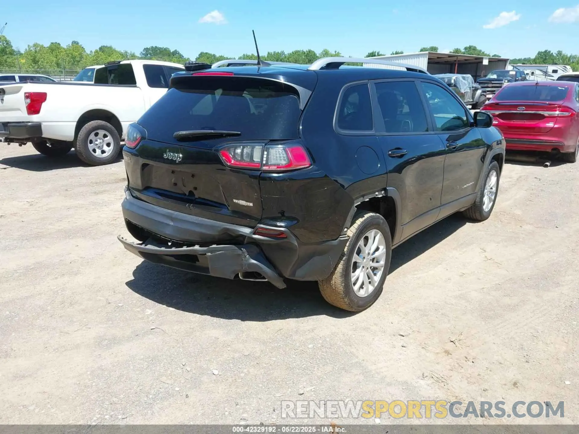 17 Photograph of a damaged car 1C4PJLCX1LD522106 JEEP CHEROKEE 2020