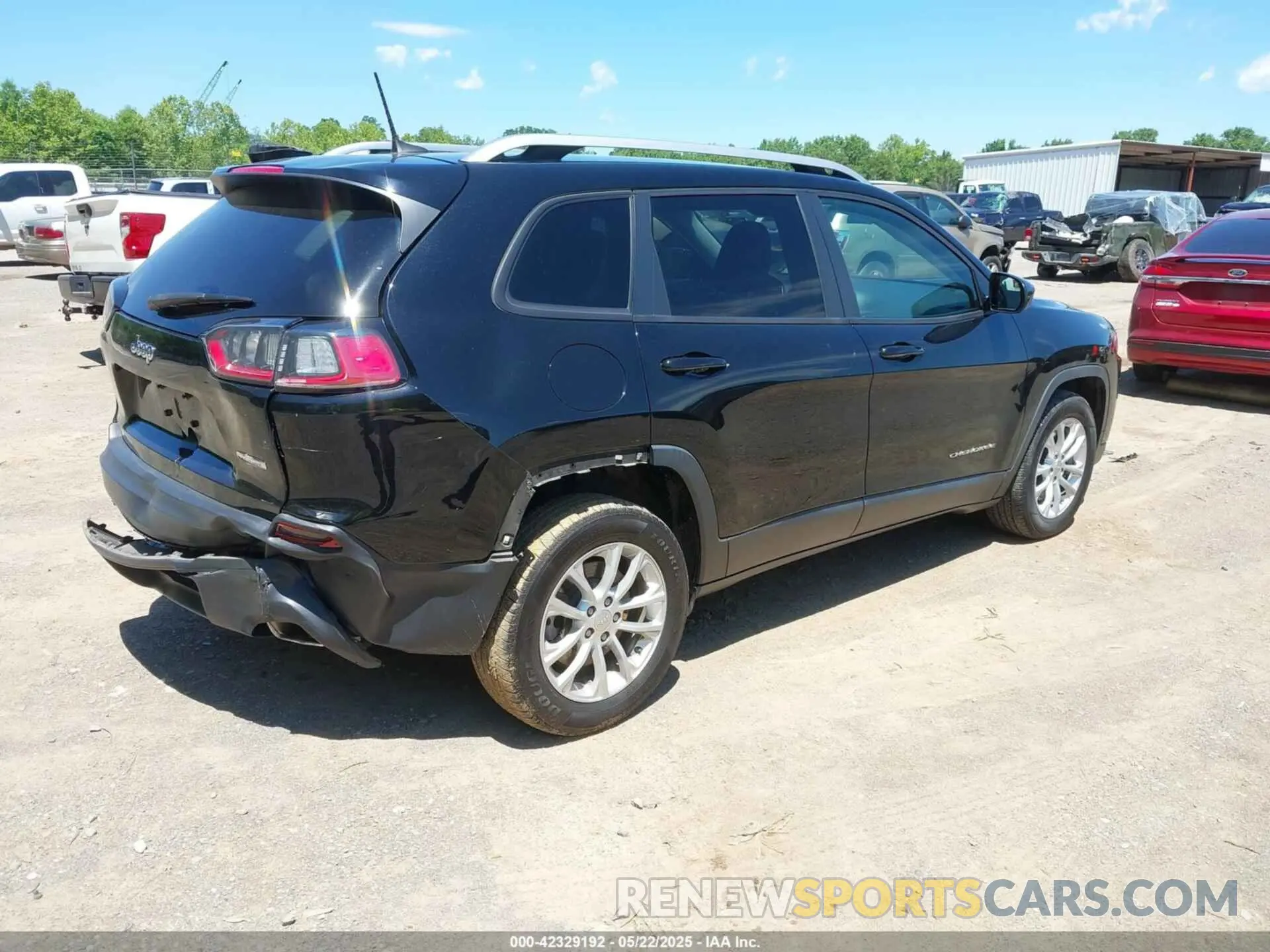4 Photograph of a damaged car 1C4PJLCX1LD522106 JEEP CHEROKEE 2020