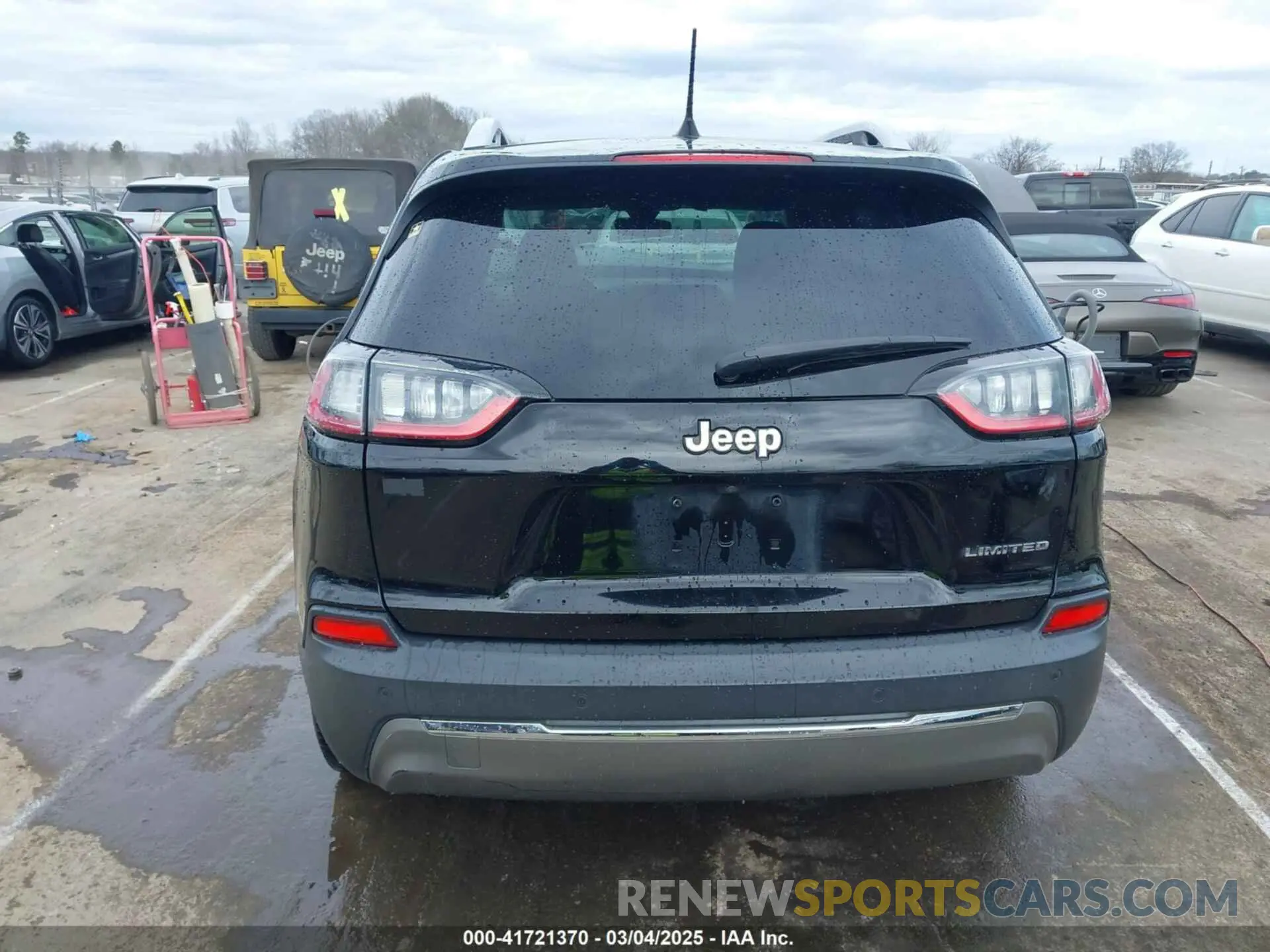16 Photograph of a damaged car 1C4PJLDB0LD560770 JEEP CHEROKEE 2020