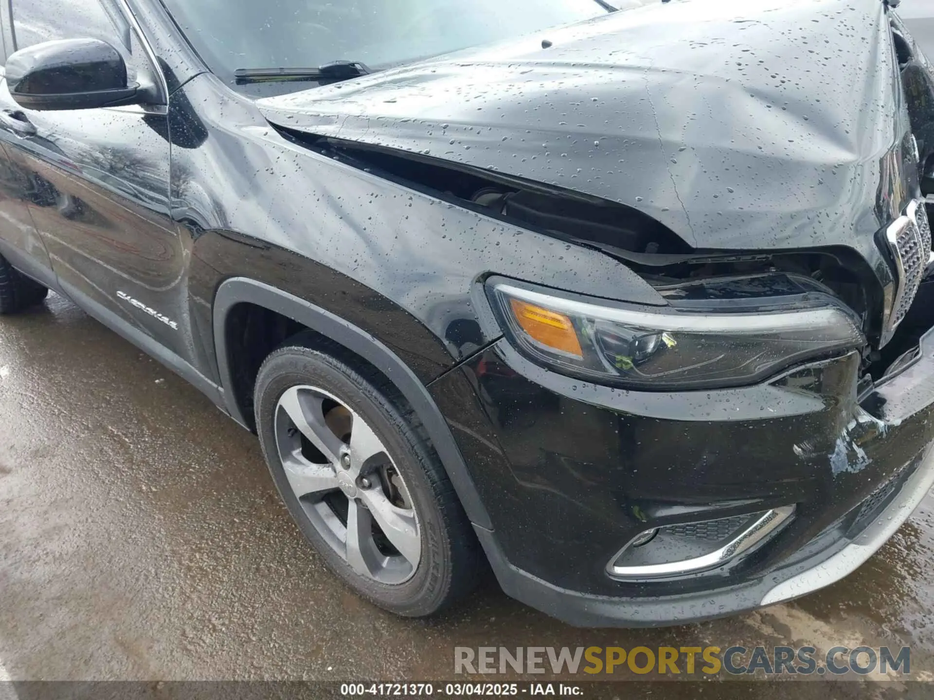 18 Photograph of a damaged car 1C4PJLDB0LD560770 JEEP CHEROKEE 2020