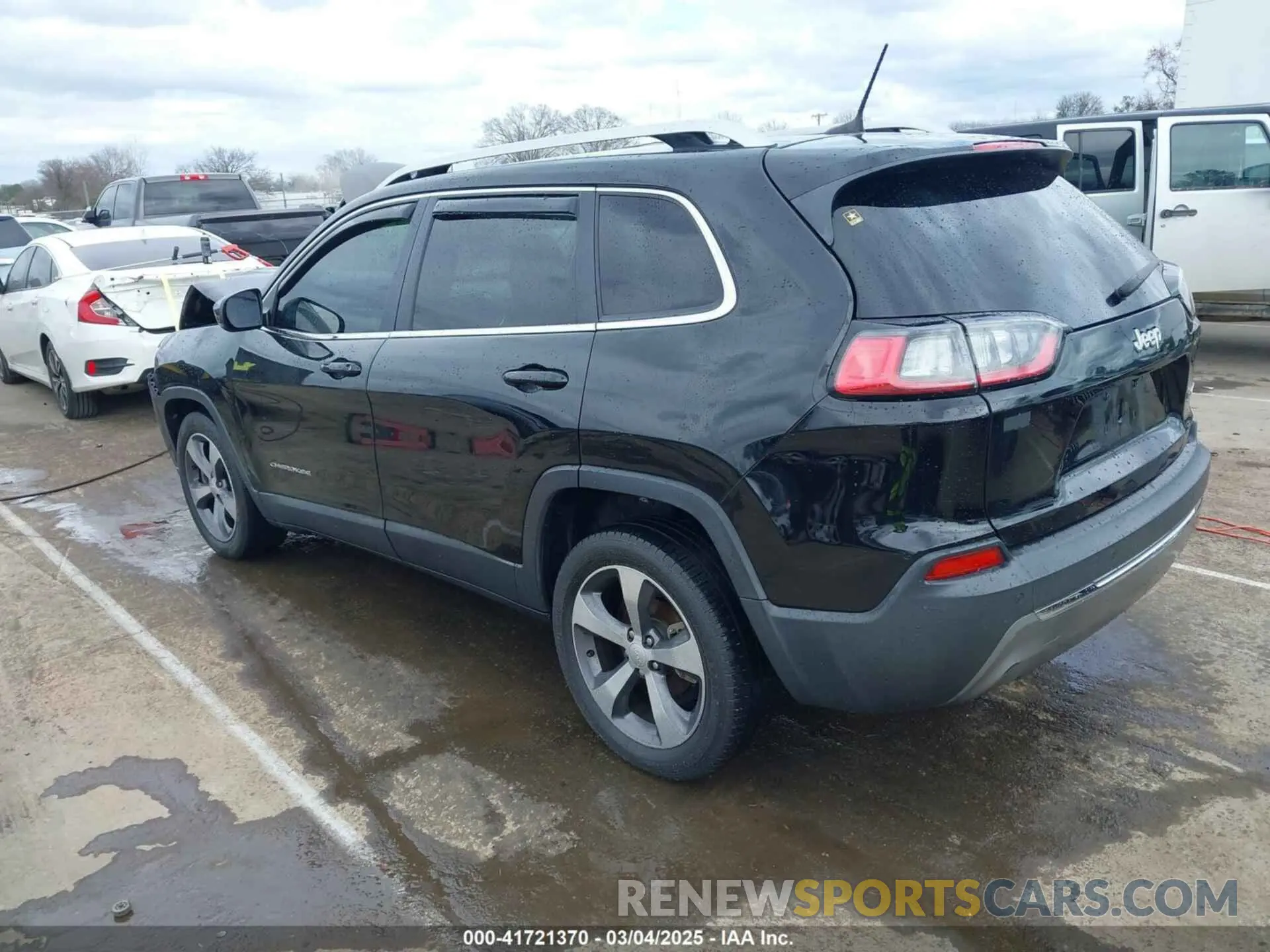 3 Photograph of a damaged car 1C4PJLDB0LD560770 JEEP CHEROKEE 2020