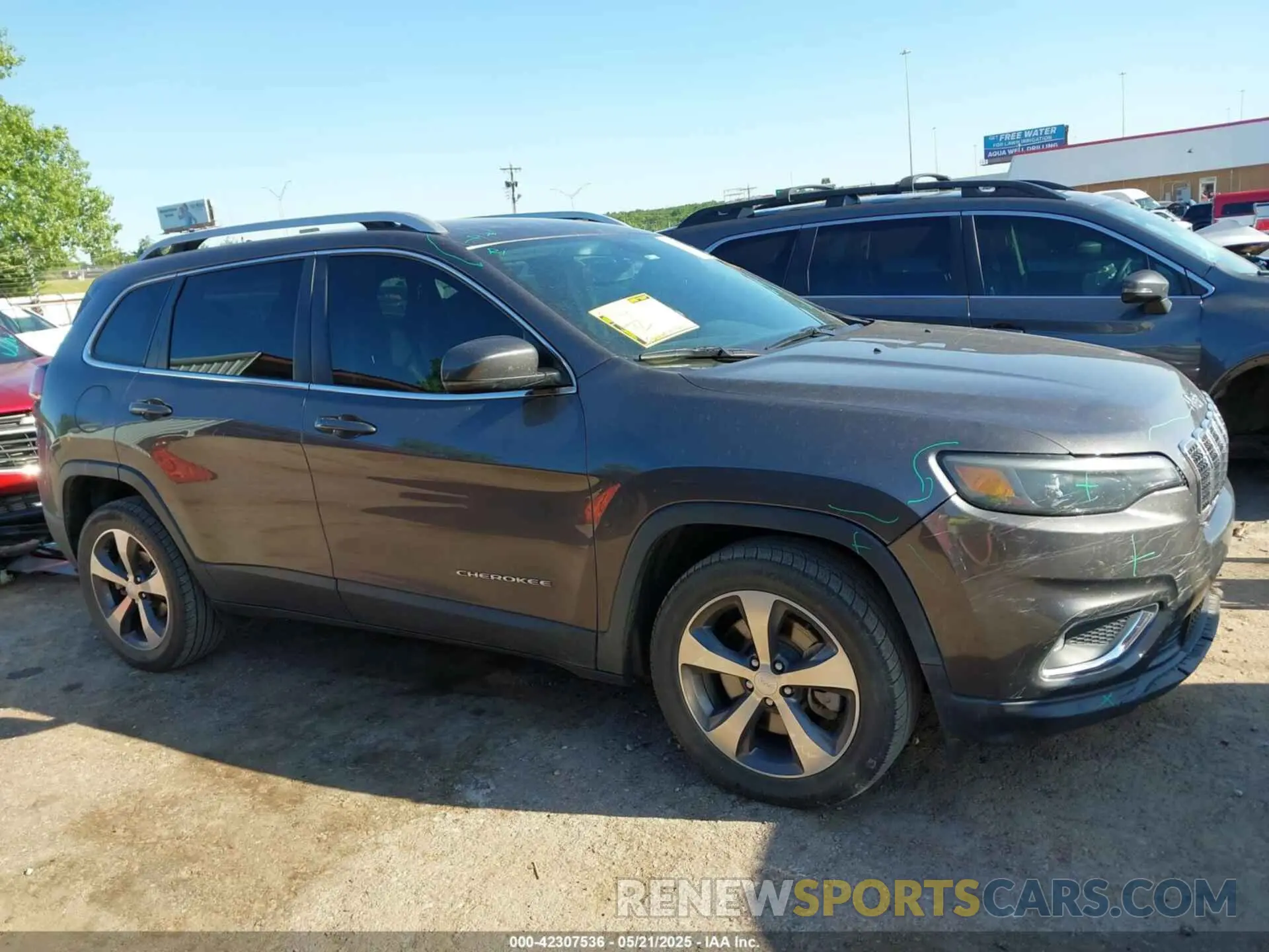 14 Photograph of a damaged car 1C4PJLDB3LD547365 JEEP CHEROKEE 2020