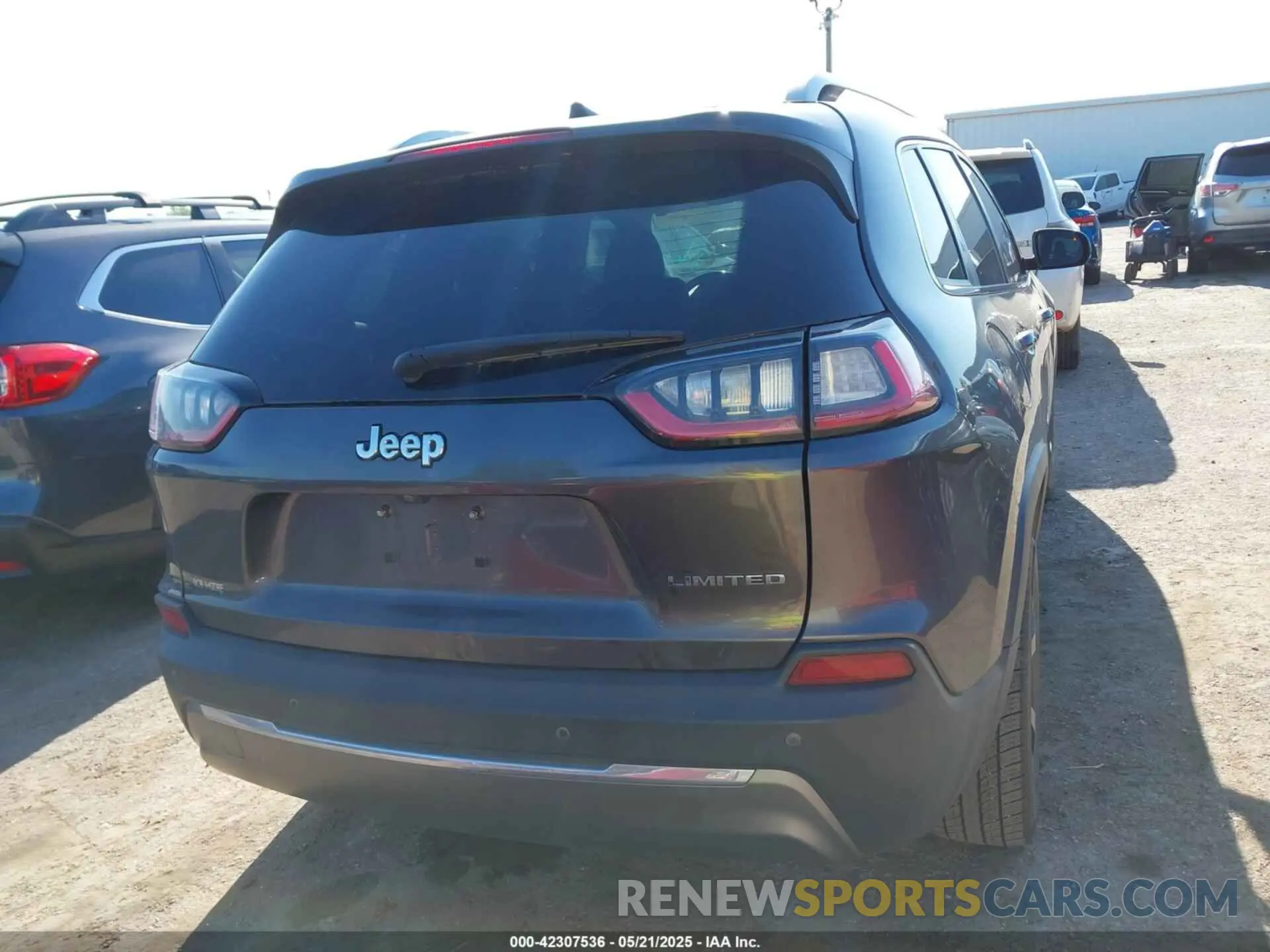 17 Photograph of a damaged car 1C4PJLDB3LD547365 JEEP CHEROKEE 2020