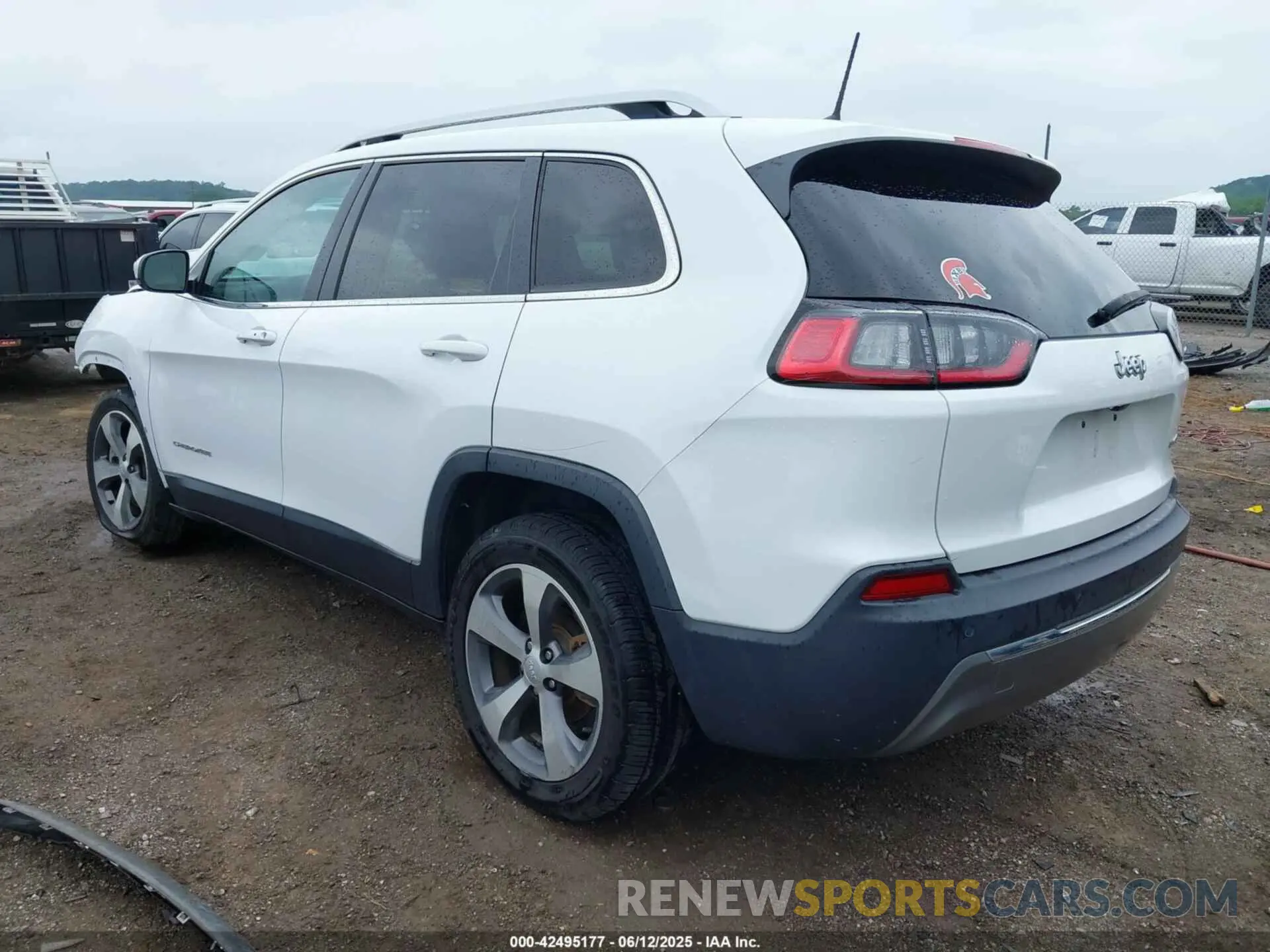 3 Photograph of a damaged car 1C4PJLDB3LD643254 JEEP CHEROKEE 2020