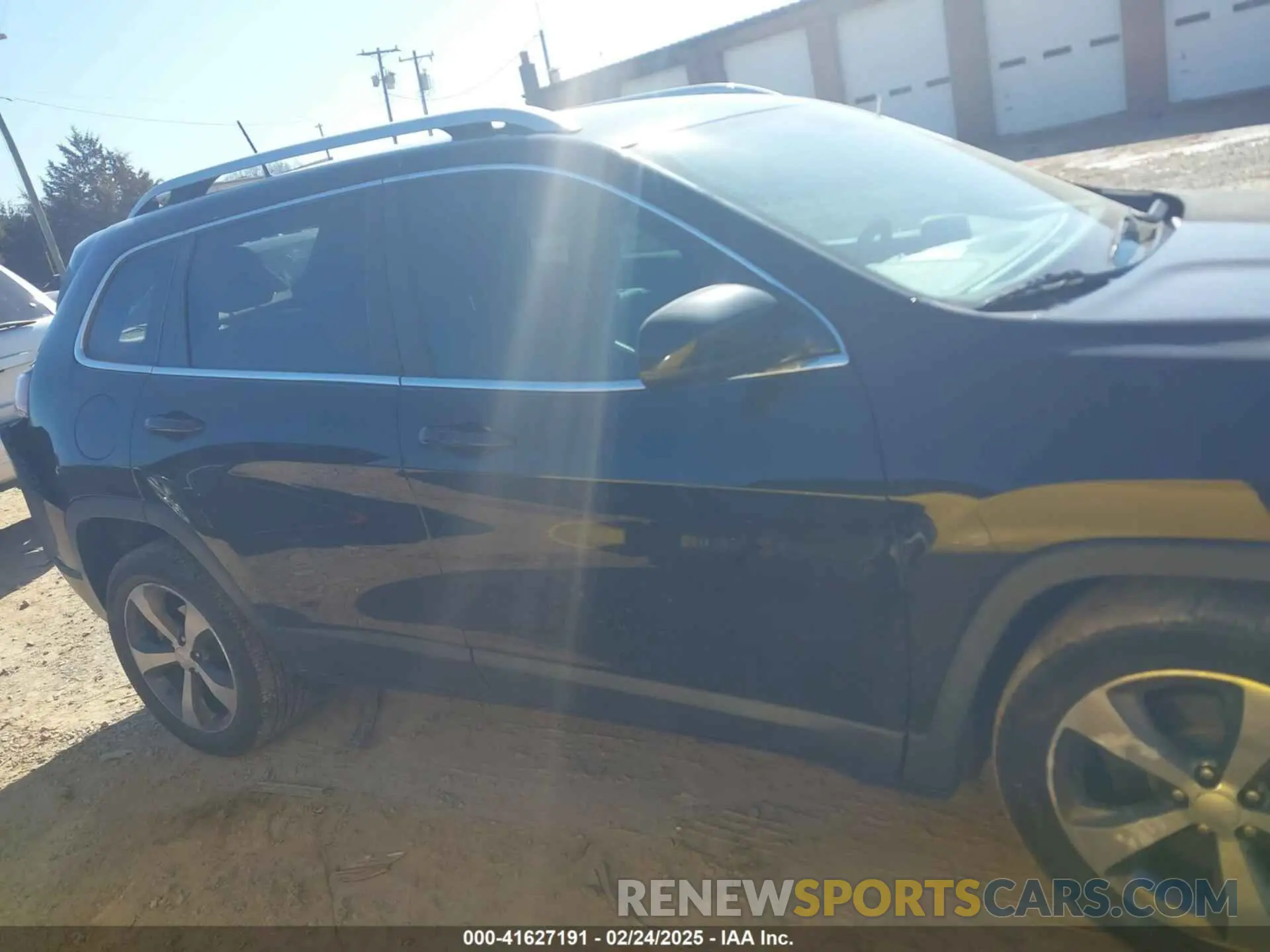 13 Photograph of a damaged car 1C4PJLDB4LD568404 JEEP CHEROKEE 2020