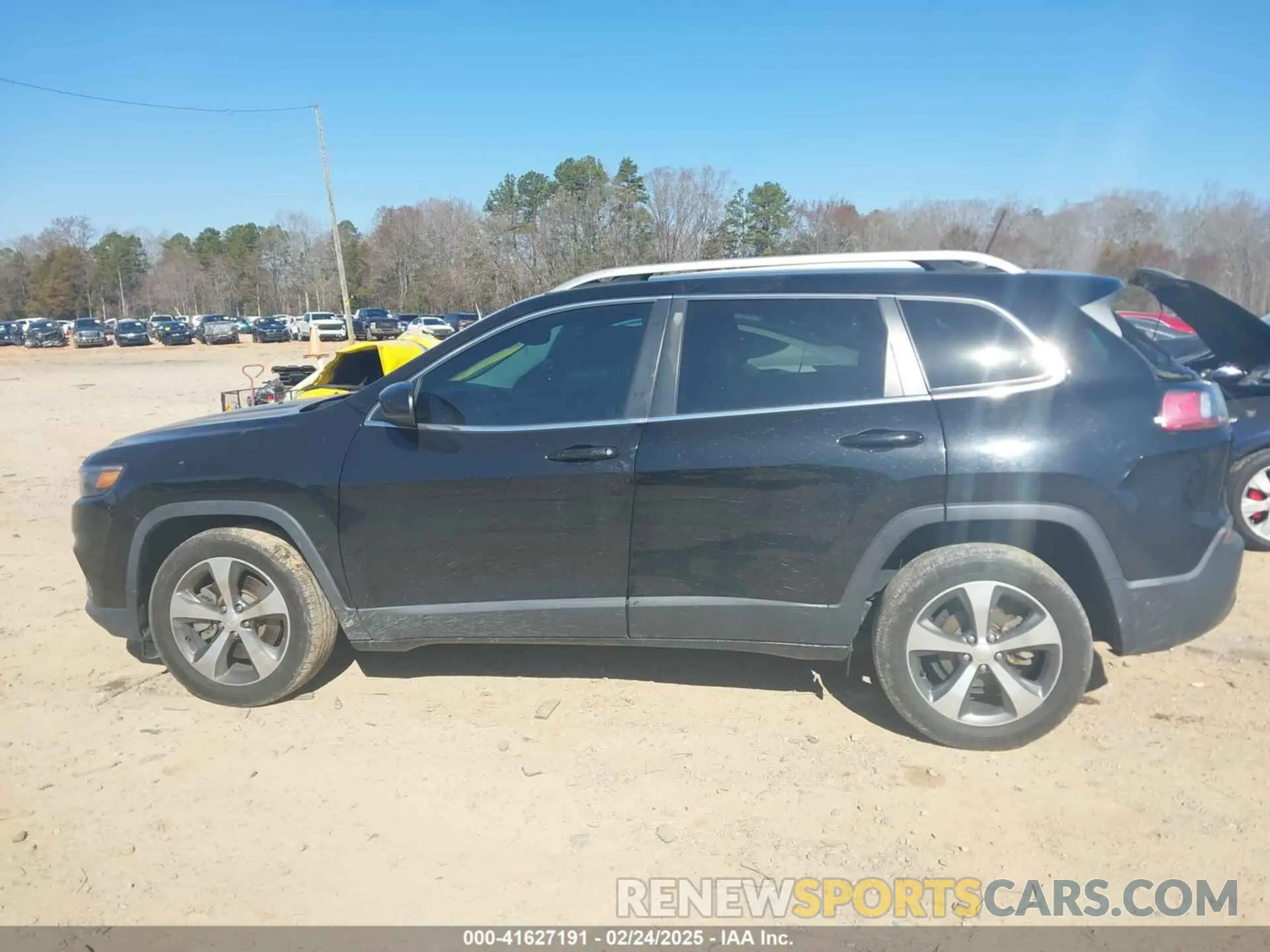 14 Photograph of a damaged car 1C4PJLDB4LD568404 JEEP CHEROKEE 2020