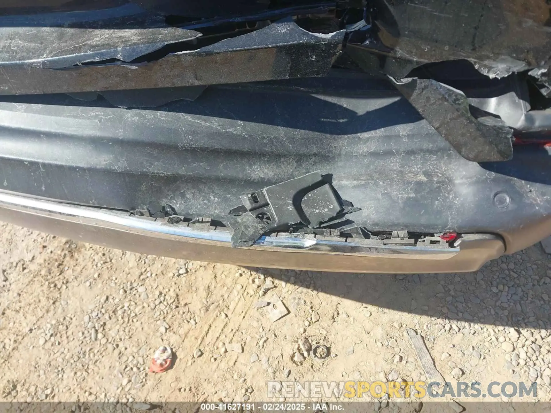 17 Photograph of a damaged car 1C4PJLDB4LD568404 JEEP CHEROKEE 2020