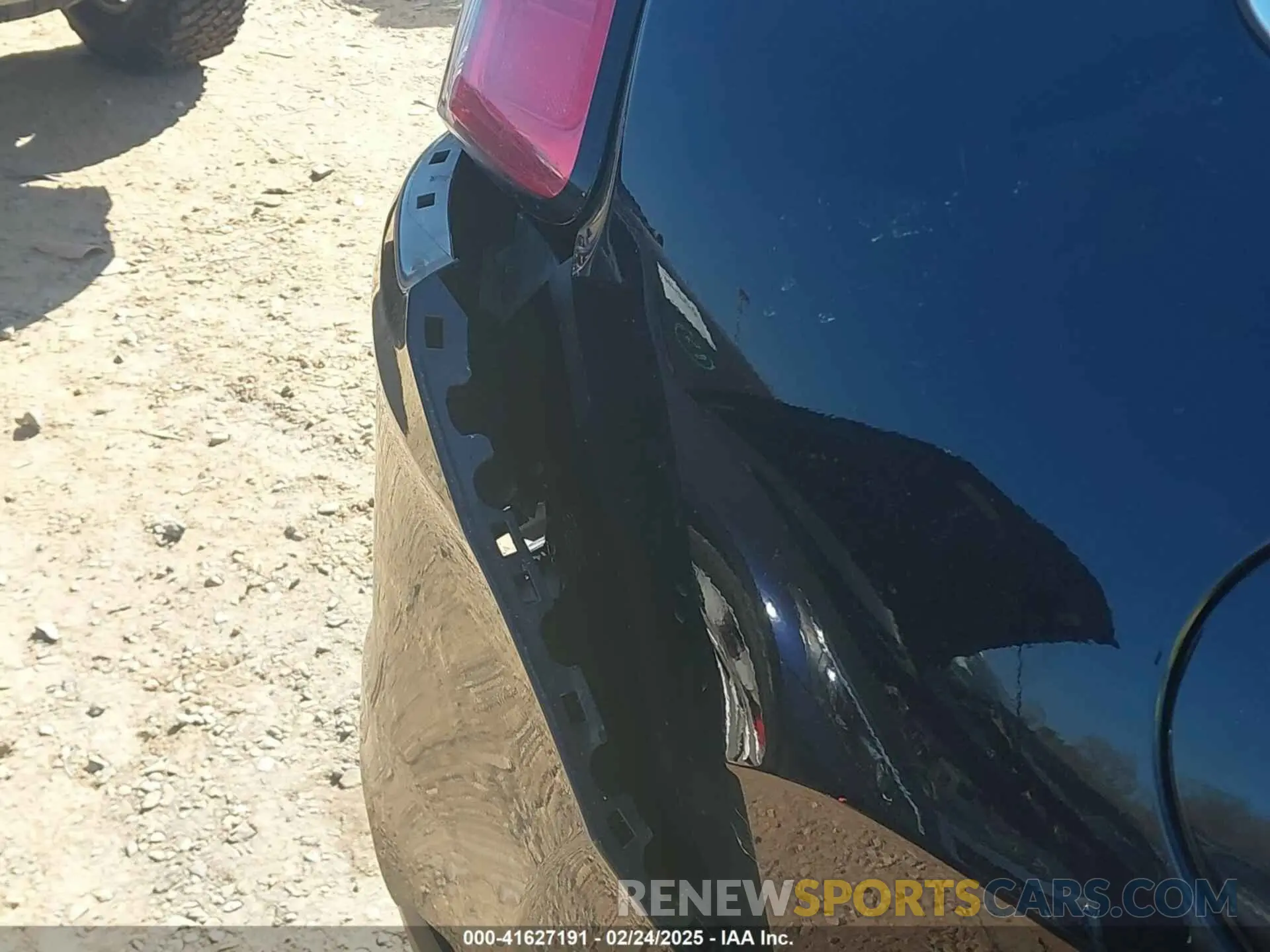 19 Photograph of a damaged car 1C4PJLDB4LD568404 JEEP CHEROKEE 2020