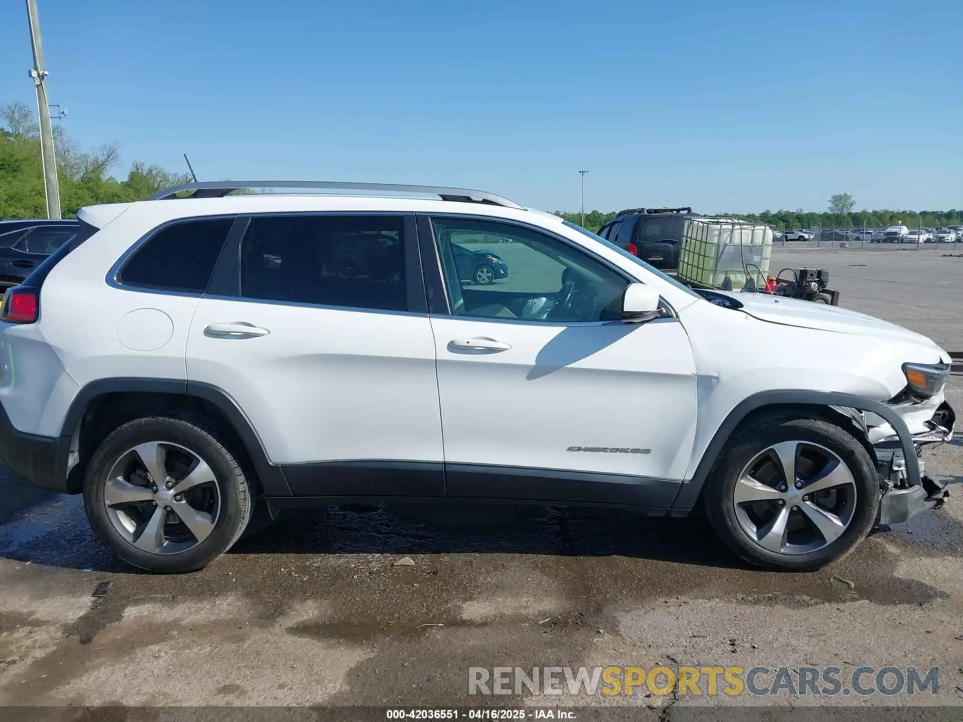 13 Photograph of a damaged car 1C4PJLDB4LD595411 JEEP CHEROKEE 2020