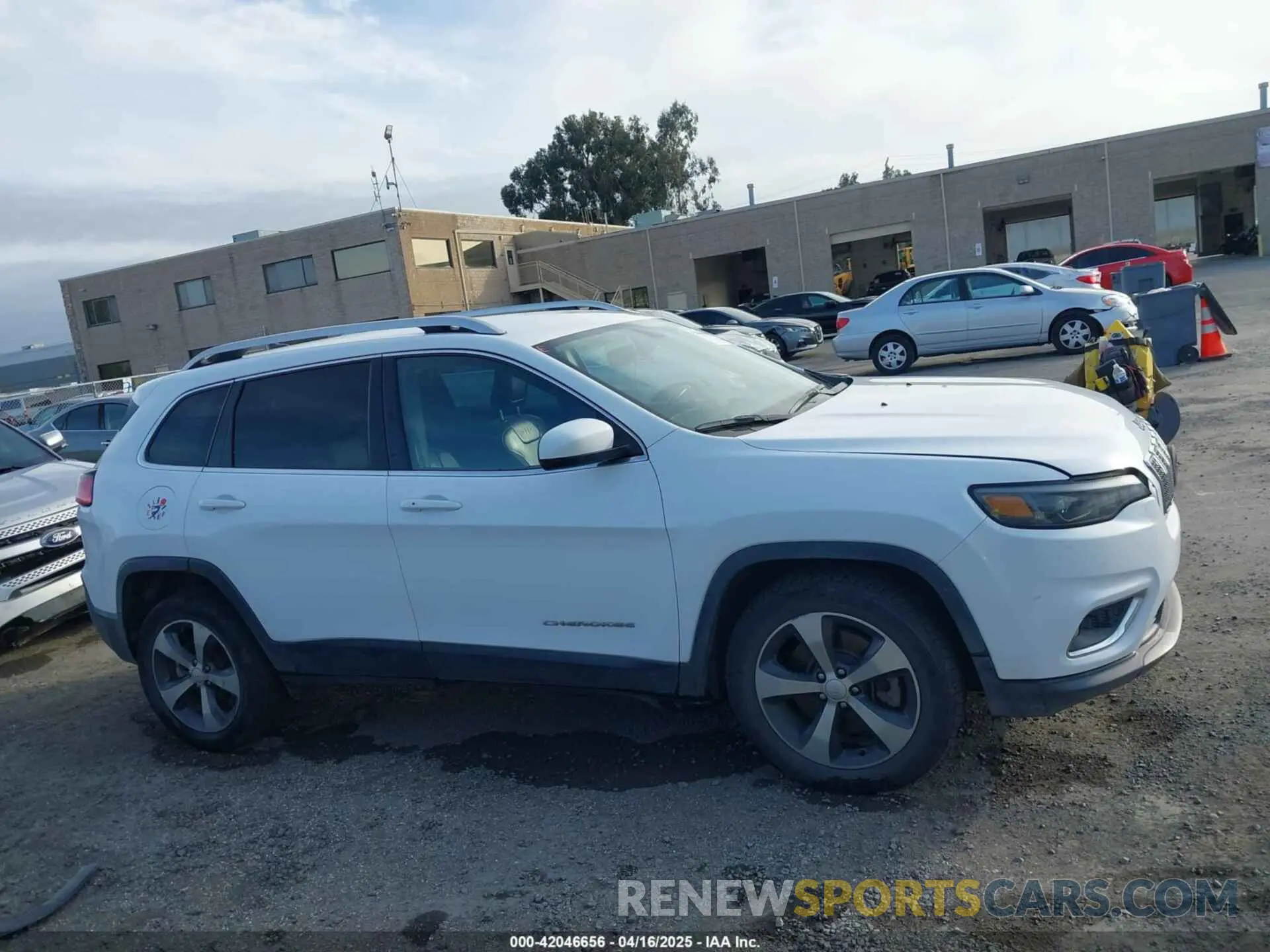 14 Photograph of a damaged car 1C4PJLDB5LD535248 JEEP CHEROKEE 2020