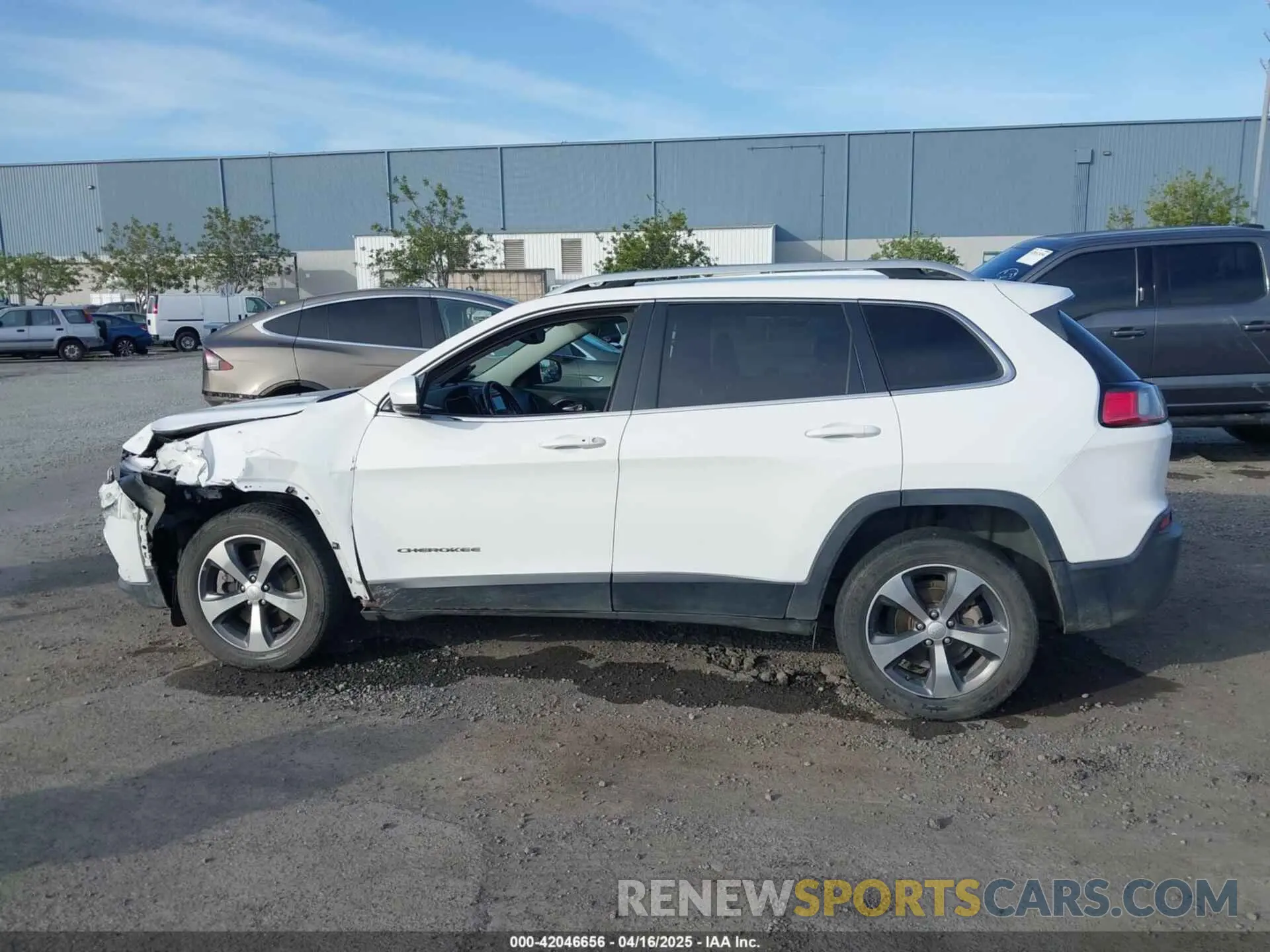 15 Photograph of a damaged car 1C4PJLDB5LD535248 JEEP CHEROKEE 2020