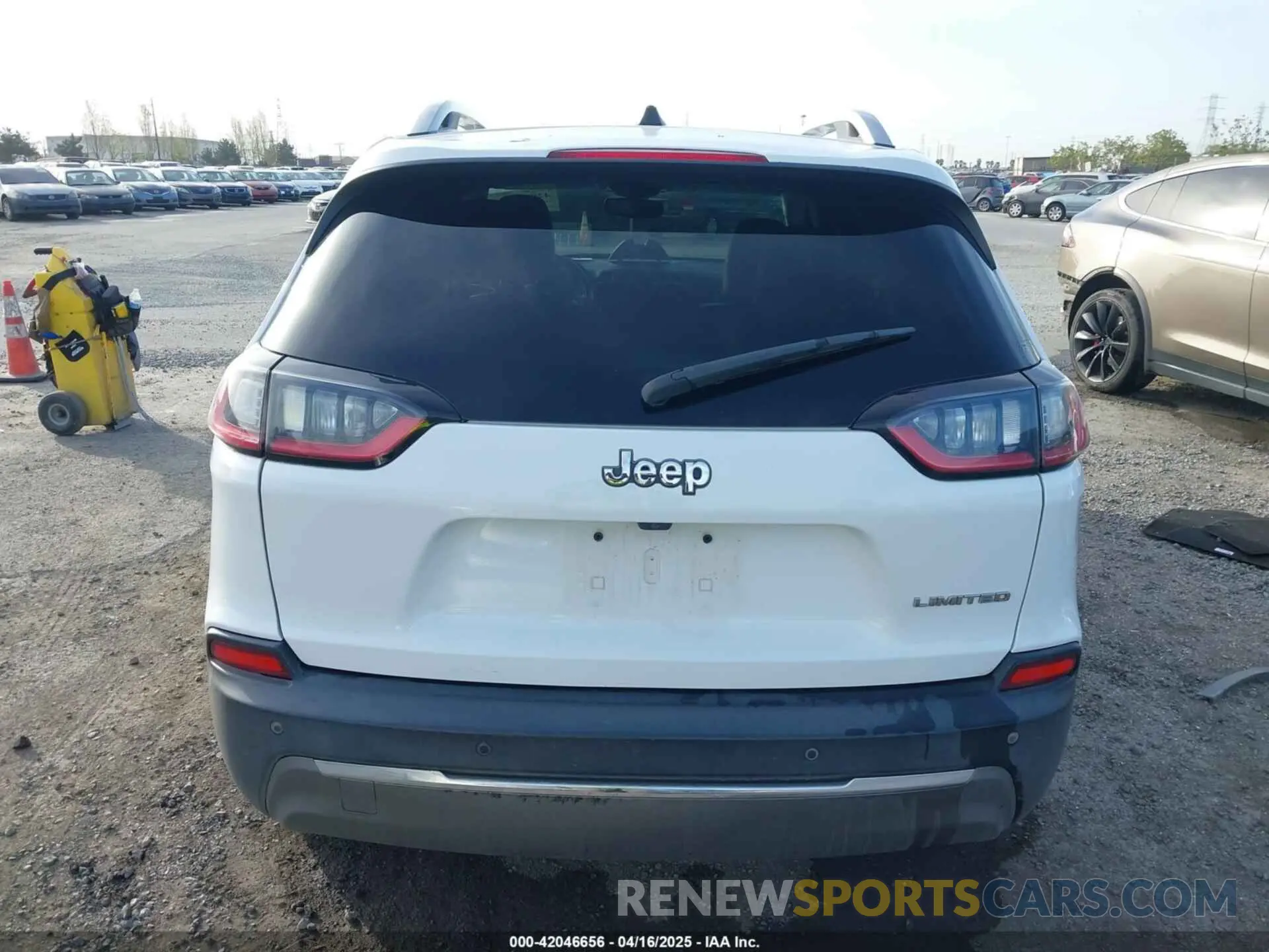 17 Photograph of a damaged car 1C4PJLDB5LD535248 JEEP CHEROKEE 2020