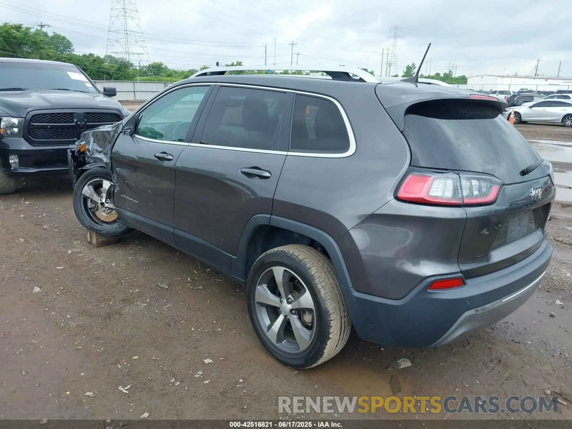 3 Photograph of a damaged car 1C4PJLDB8LD653312 JEEP CHEROKEE 2020