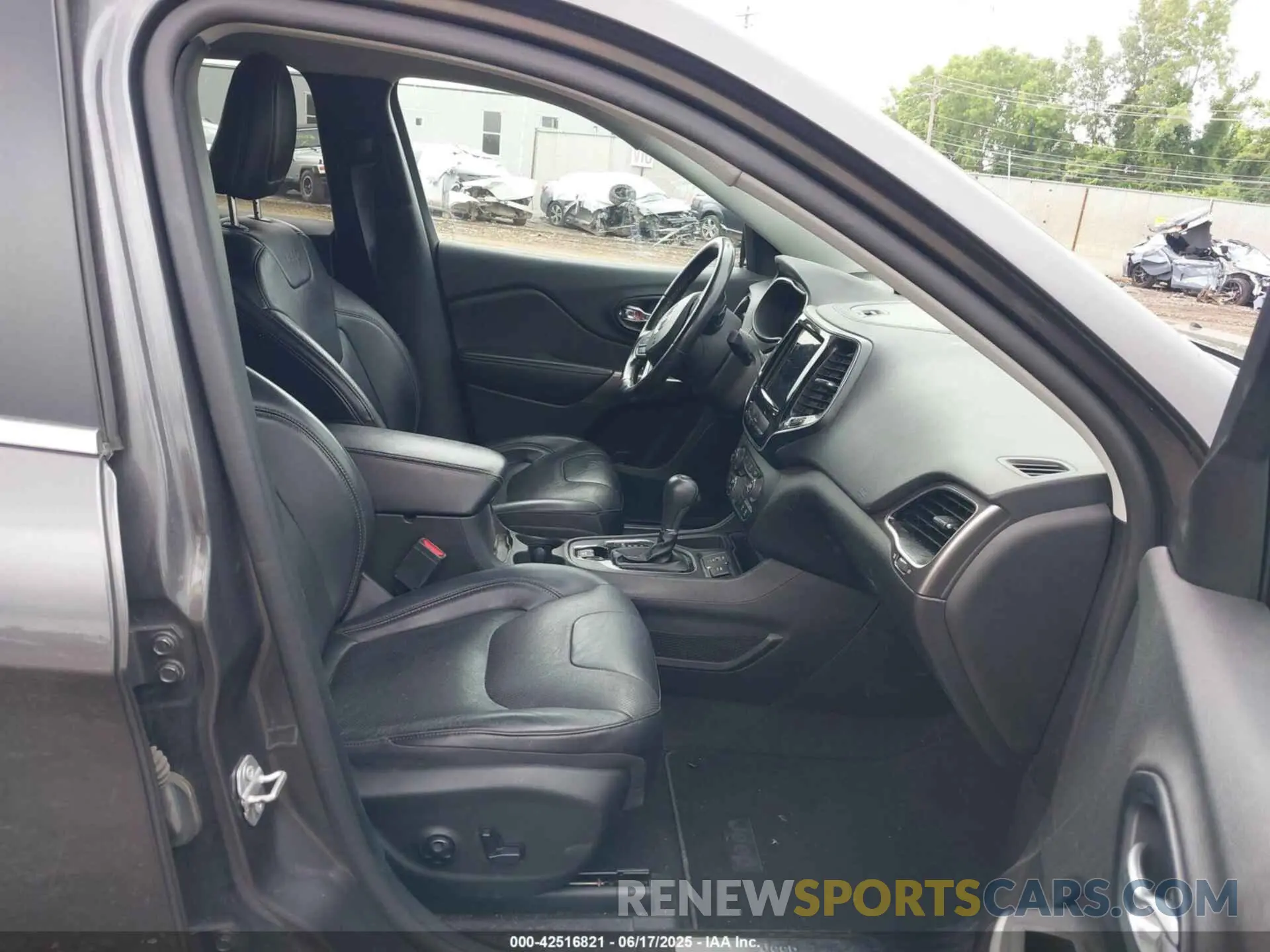 5 Photograph of a damaged car 1C4PJLDB8LD653312 JEEP CHEROKEE 2020