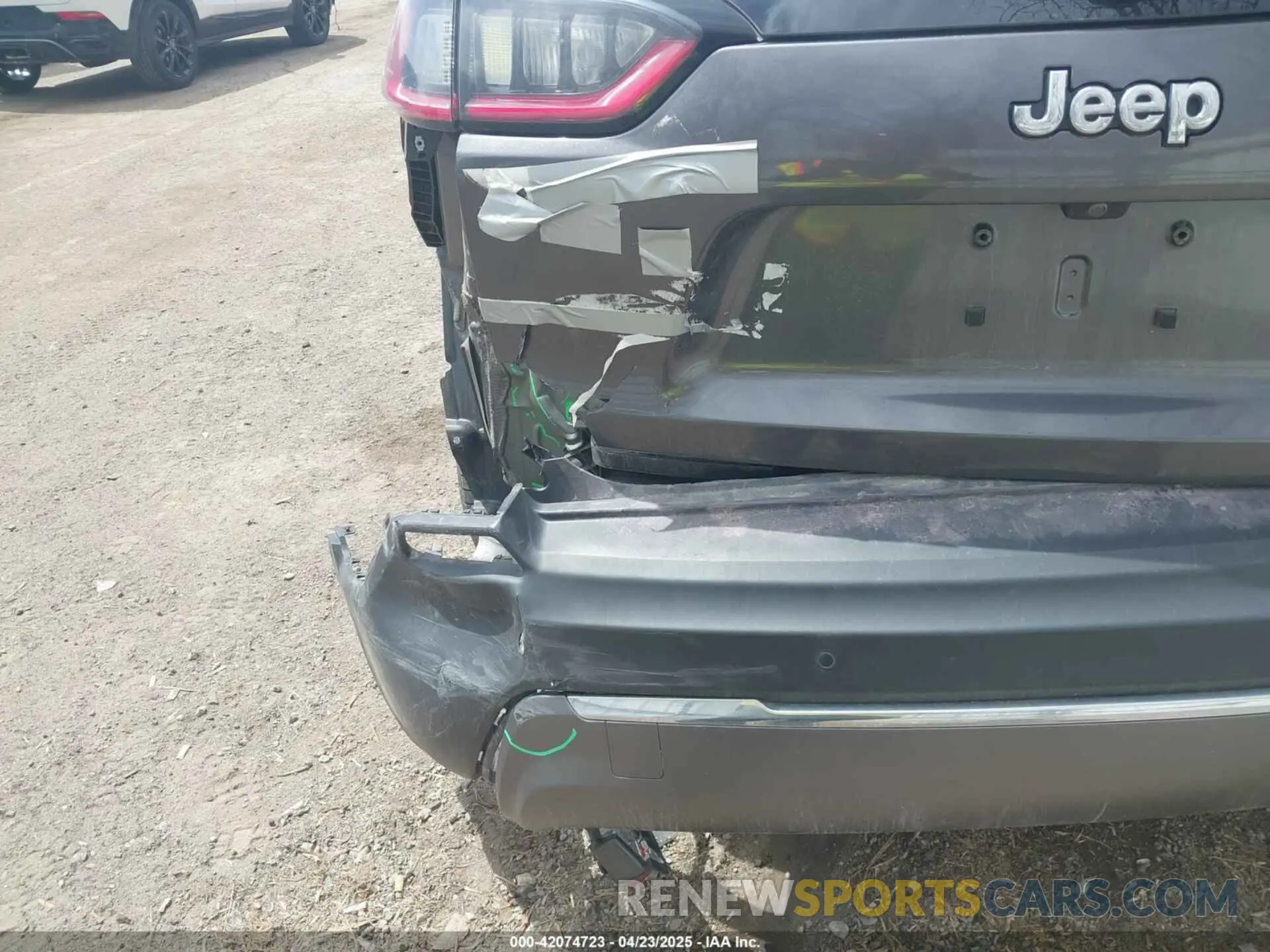 17 Photograph of a damaged car 1C4PJLDB9LD529985 JEEP CHEROKEE 2020