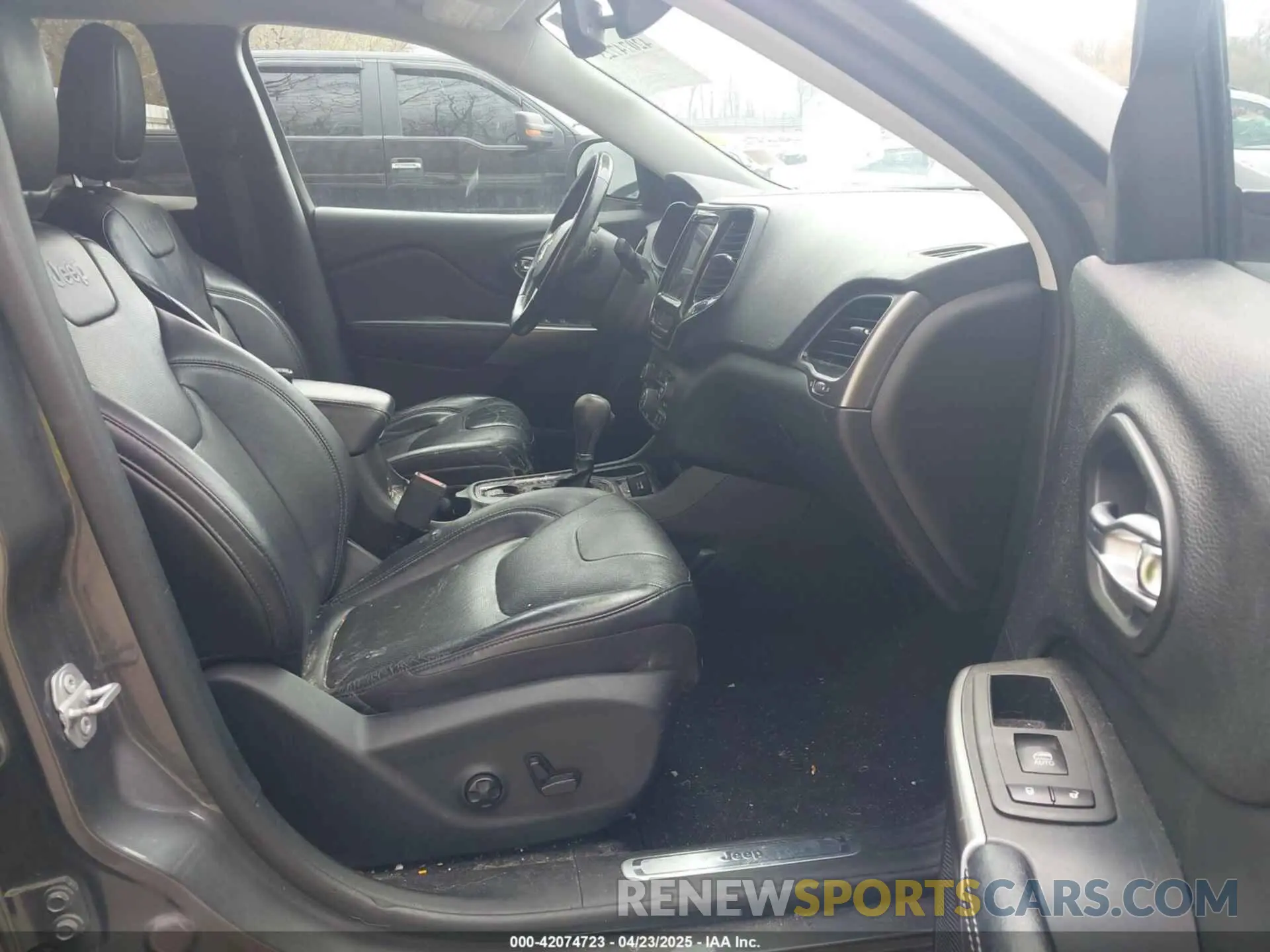 5 Photograph of a damaged car 1C4PJLDB9LD529985 JEEP CHEROKEE 2020