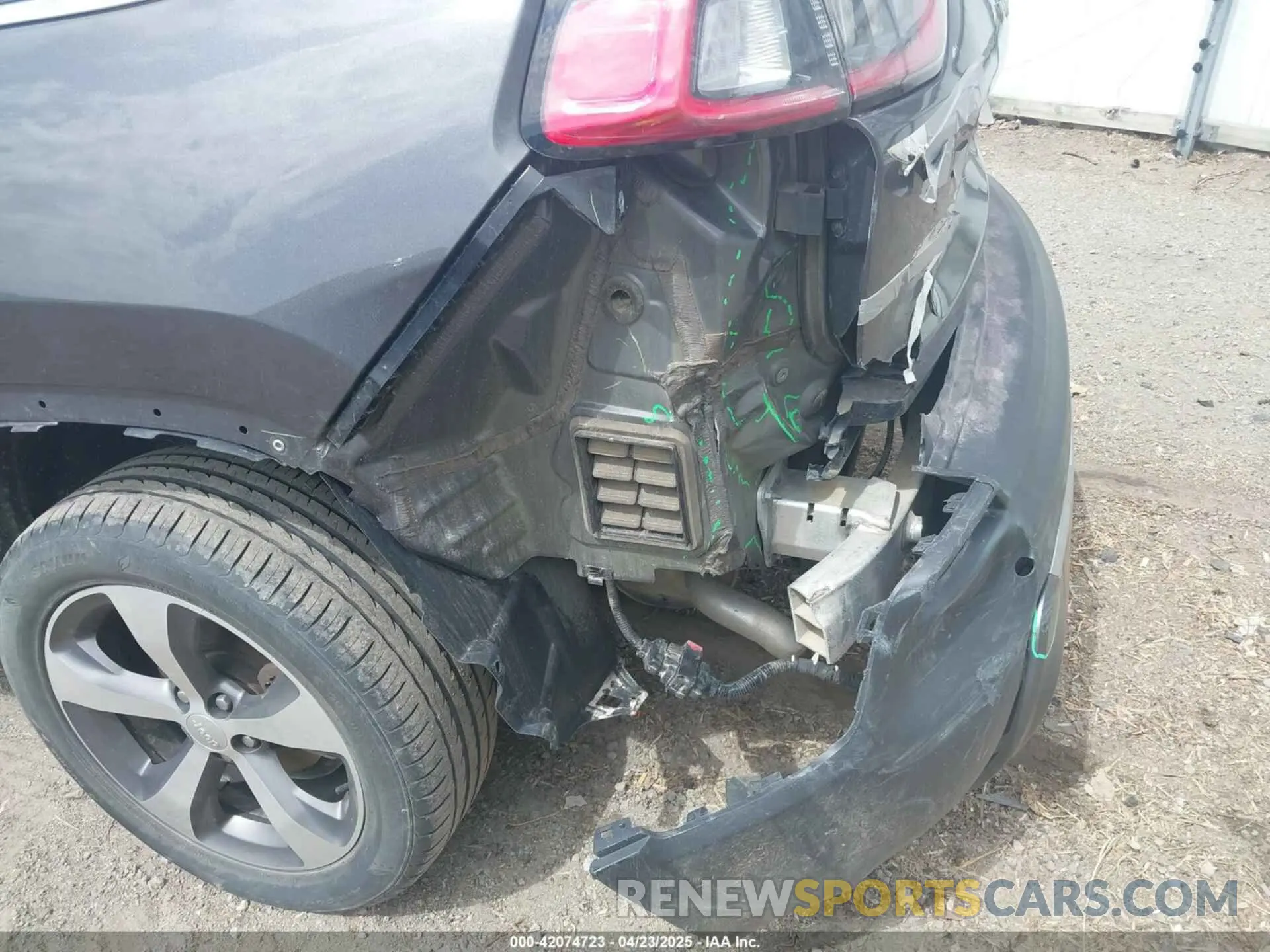 6 Photograph of a damaged car 1C4PJLDB9LD529985 JEEP CHEROKEE 2020