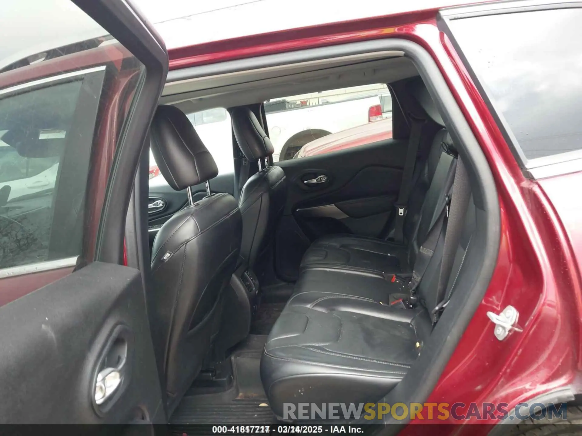 8 Photograph of a damaged car 1C4PJLDB9LD556572 JEEP CHEROKEE 2020