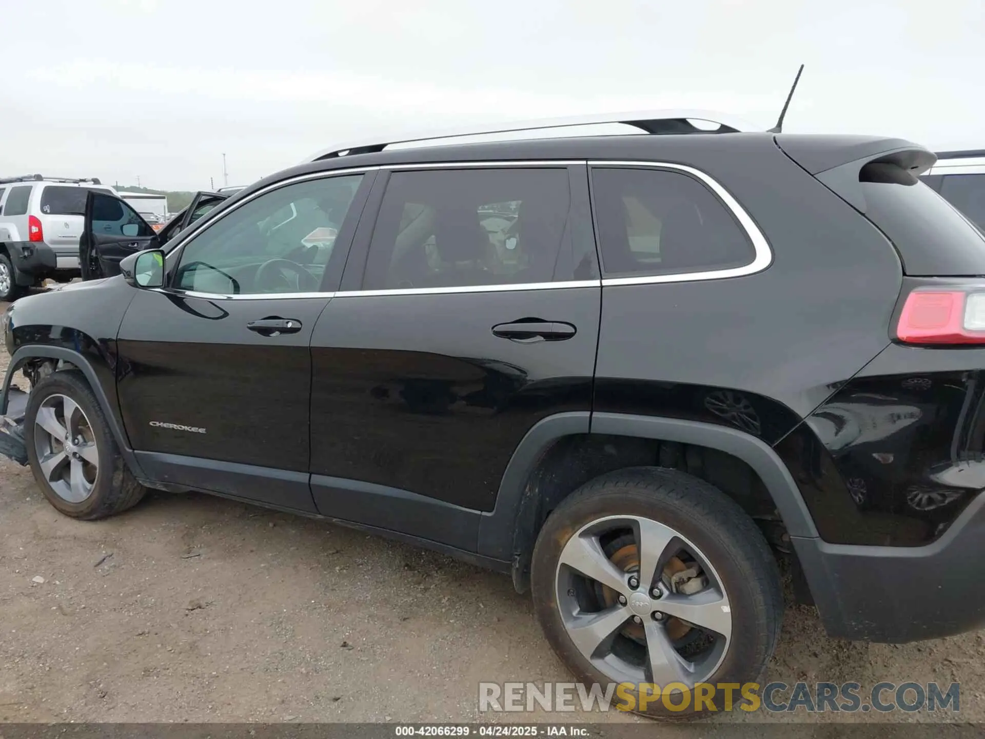 14 Photograph of a damaged car 1C4PJLDB9LD560766 JEEP CHEROKEE 2020