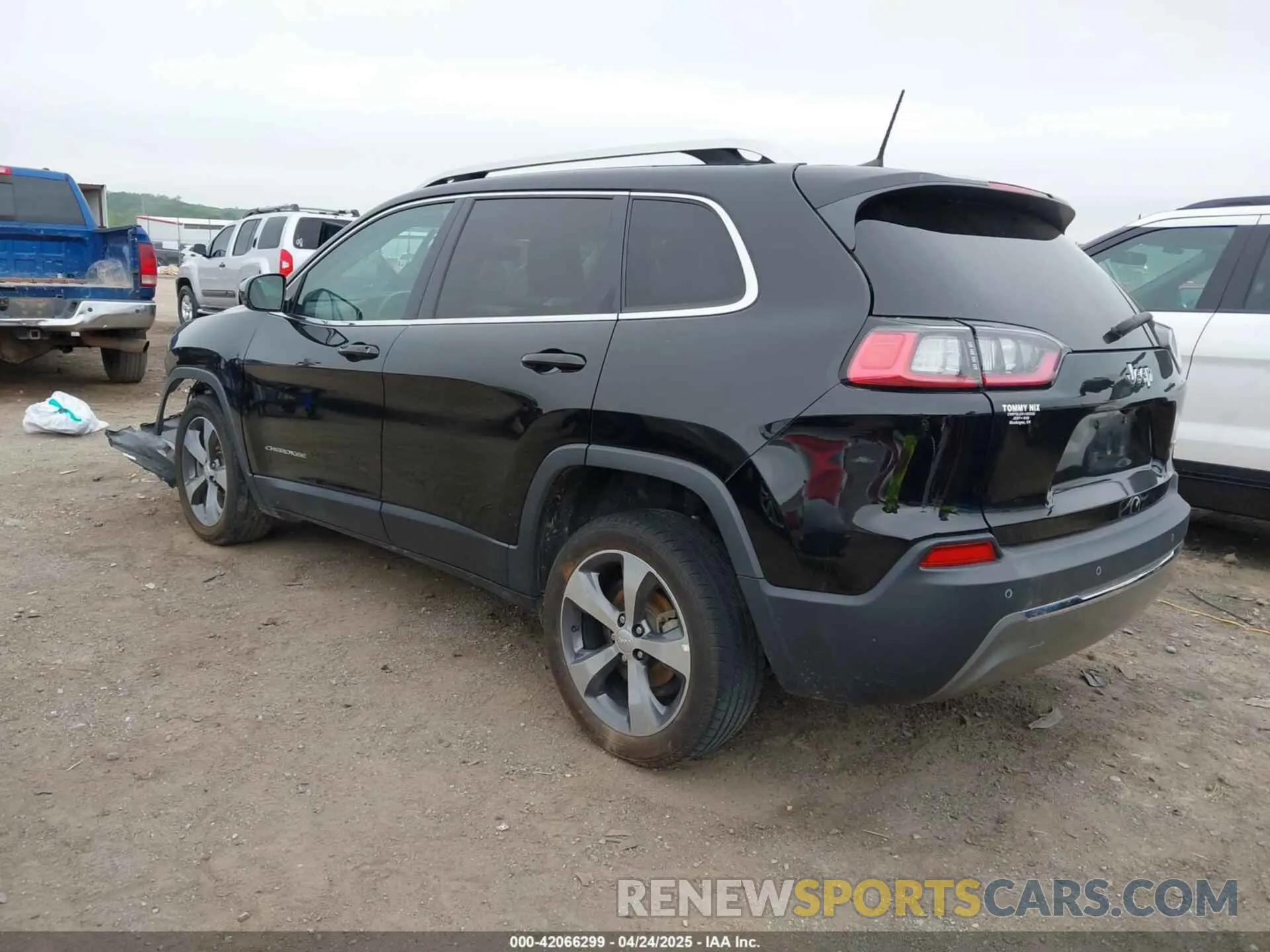3 Photograph of a damaged car 1C4PJLDB9LD560766 JEEP CHEROKEE 2020