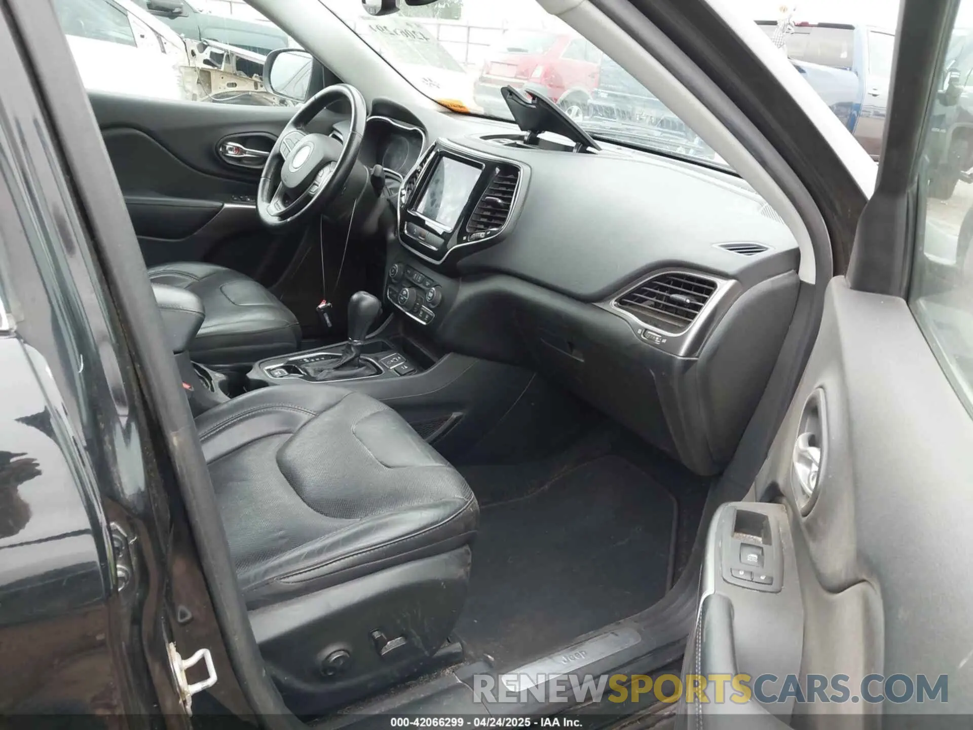 5 Photograph of a damaged car 1C4PJLDB9LD560766 JEEP CHEROKEE 2020