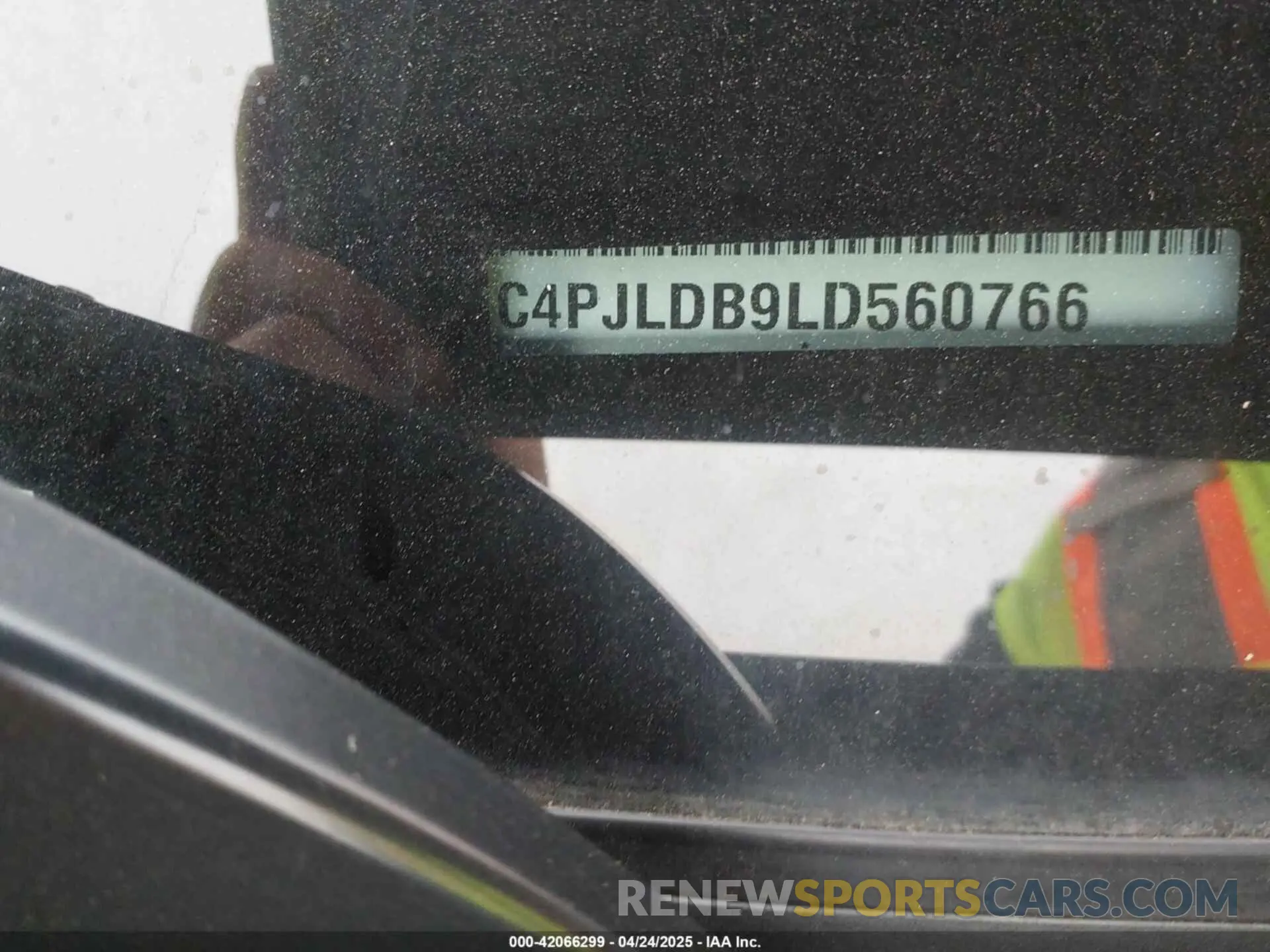 9 Photograph of a damaged car 1C4PJLDB9LD560766 JEEP CHEROKEE 2020