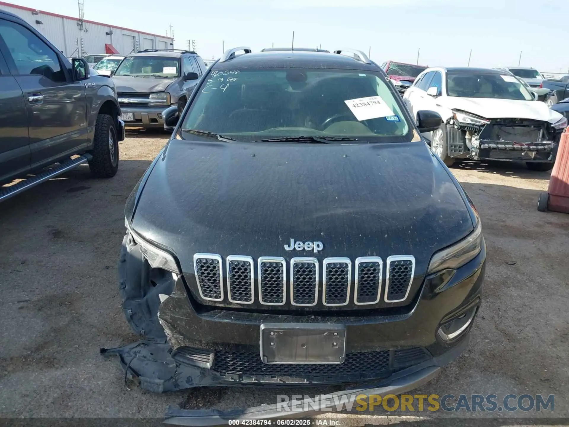 12 Photograph of a damaged car 1C4PJLDB9LD610338 JEEP CHEROKEE 2020