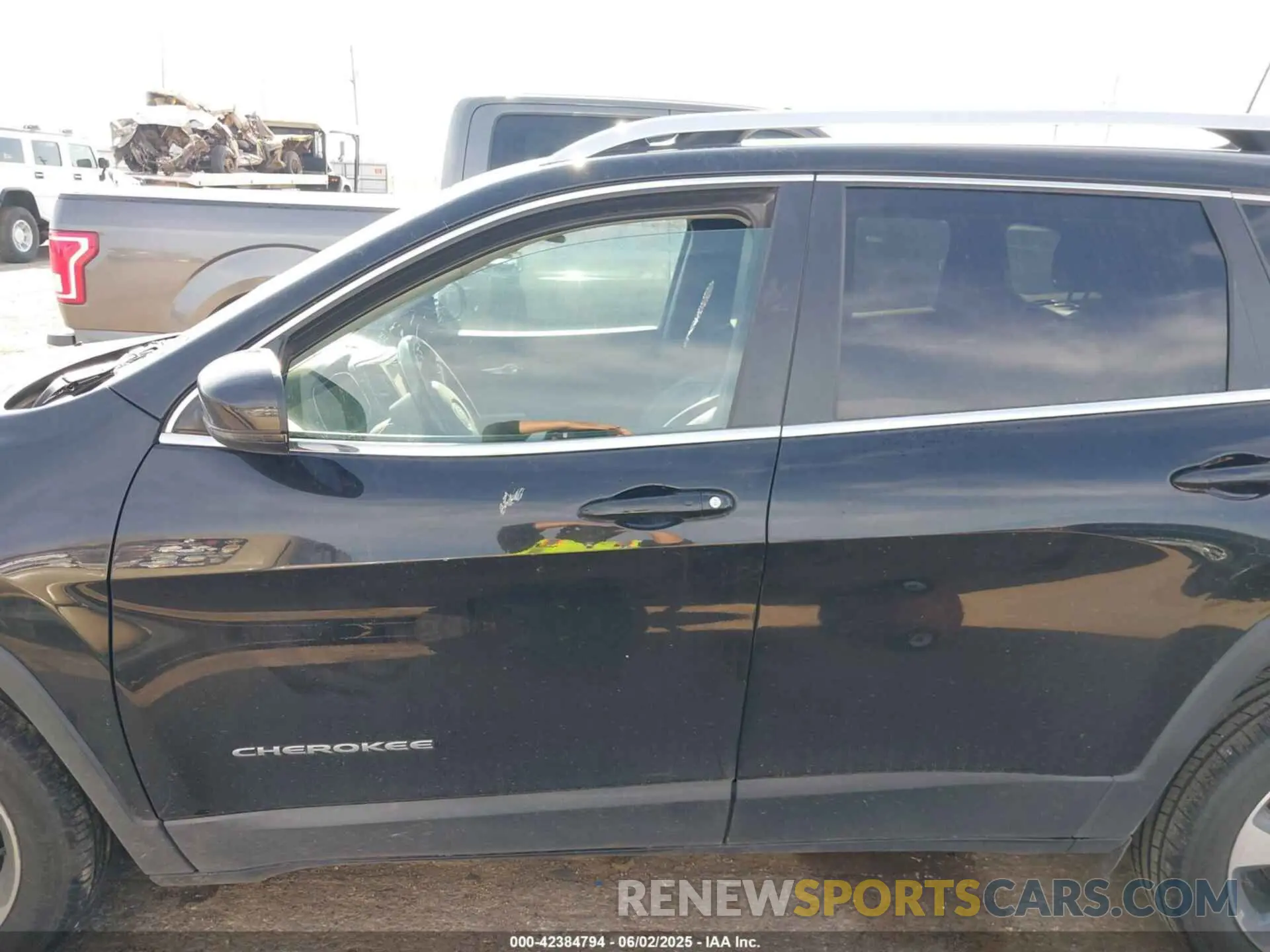 14 Photograph of a damaged car 1C4PJLDB9LD610338 JEEP CHEROKEE 2020