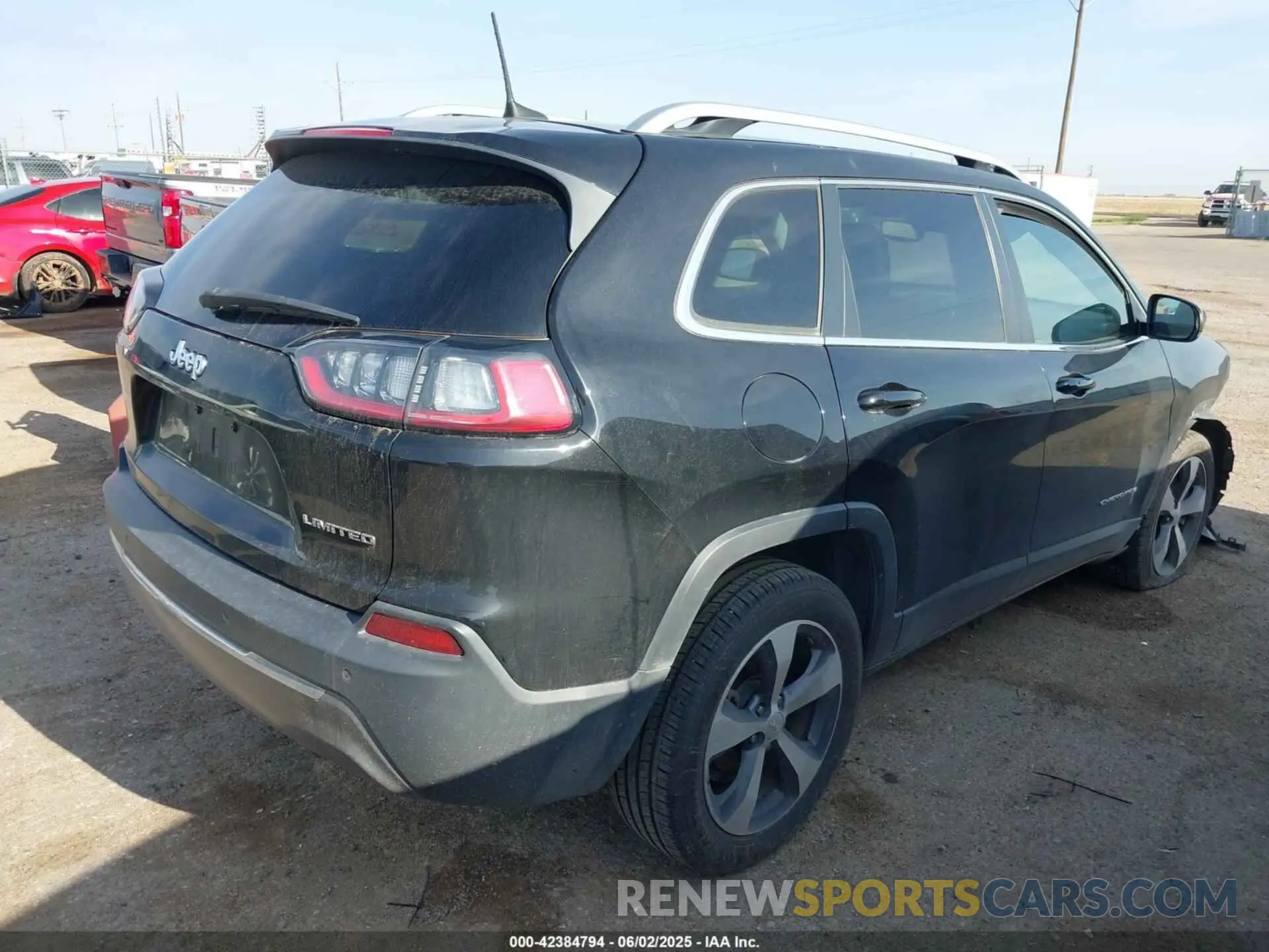 4 Photograph of a damaged car 1C4PJLDB9LD610338 JEEP CHEROKEE 2020