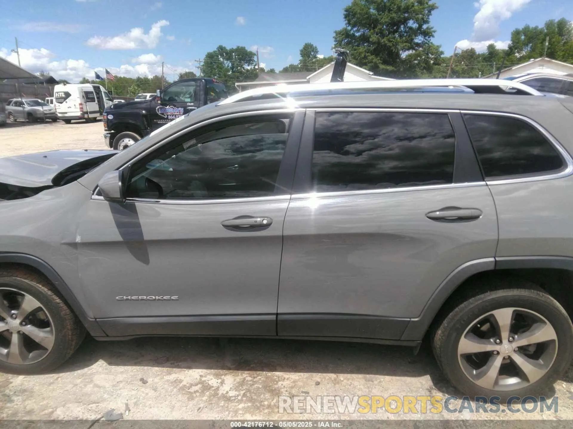 14 Photograph of a damaged car 1C4PJLDN4LD552066 JEEP CHEROKEE 2020